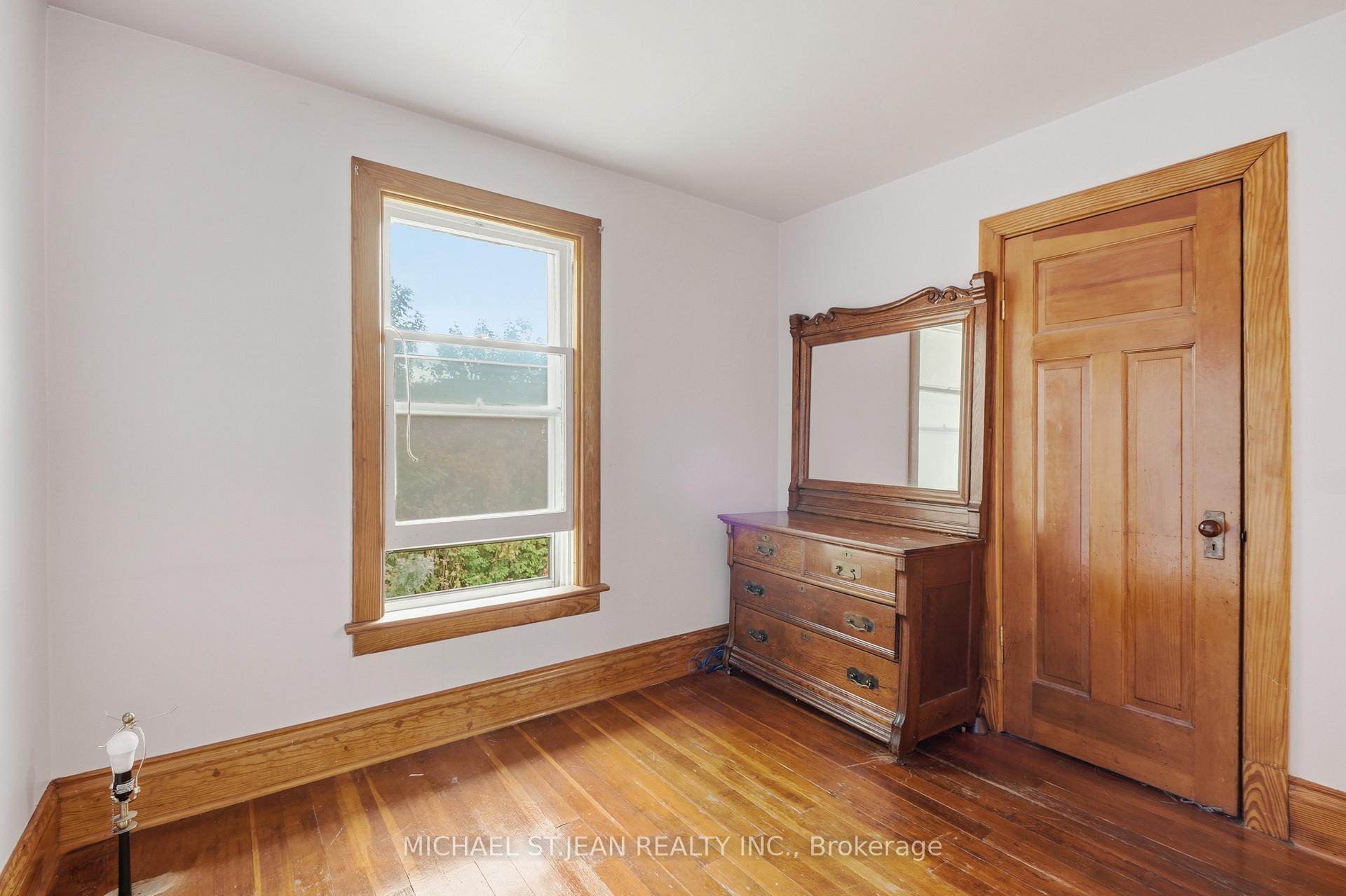 Photo 21 of 58 Connaught Avenue S, Hamilton, Gibson — HOMEH