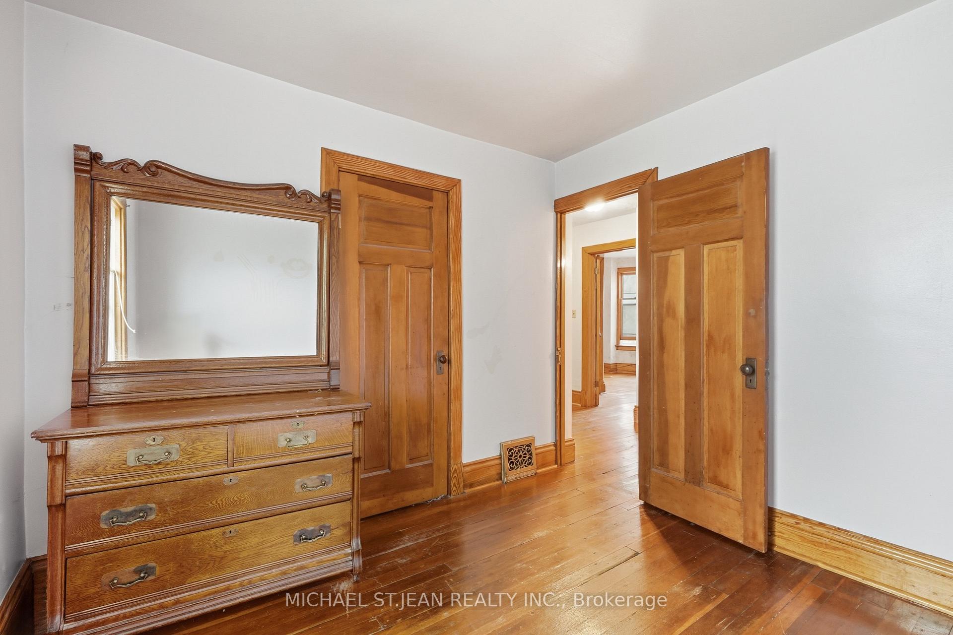 Photo 22 of 58 Connaught Avenue S, Hamilton, Gibson — HOMEH