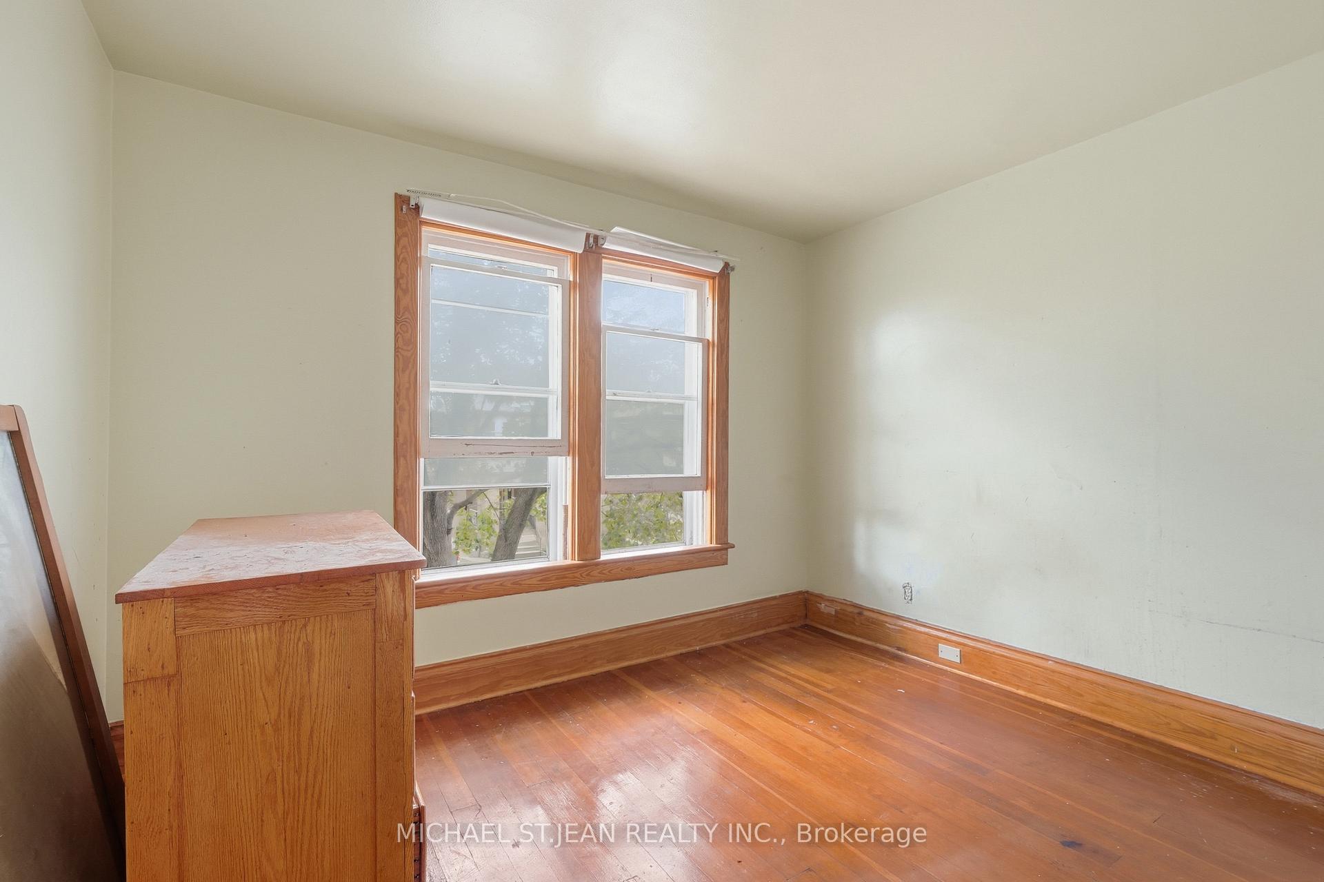Photo 23 of 58 Connaught Avenue S, Hamilton, Gibson — HOMEH