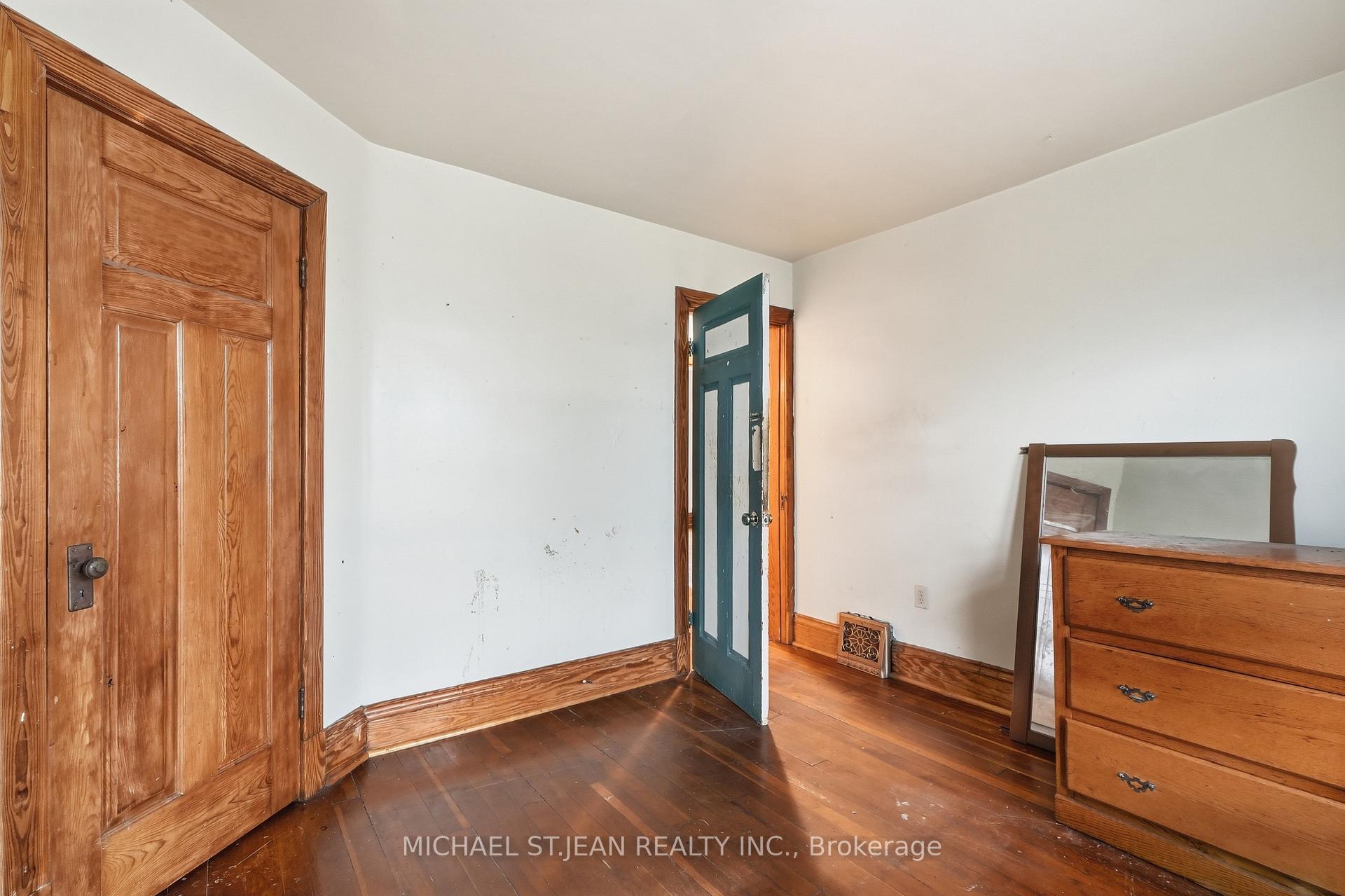 Photo 24 of 58 Connaught Avenue S, Hamilton, Gibson — HOMEH