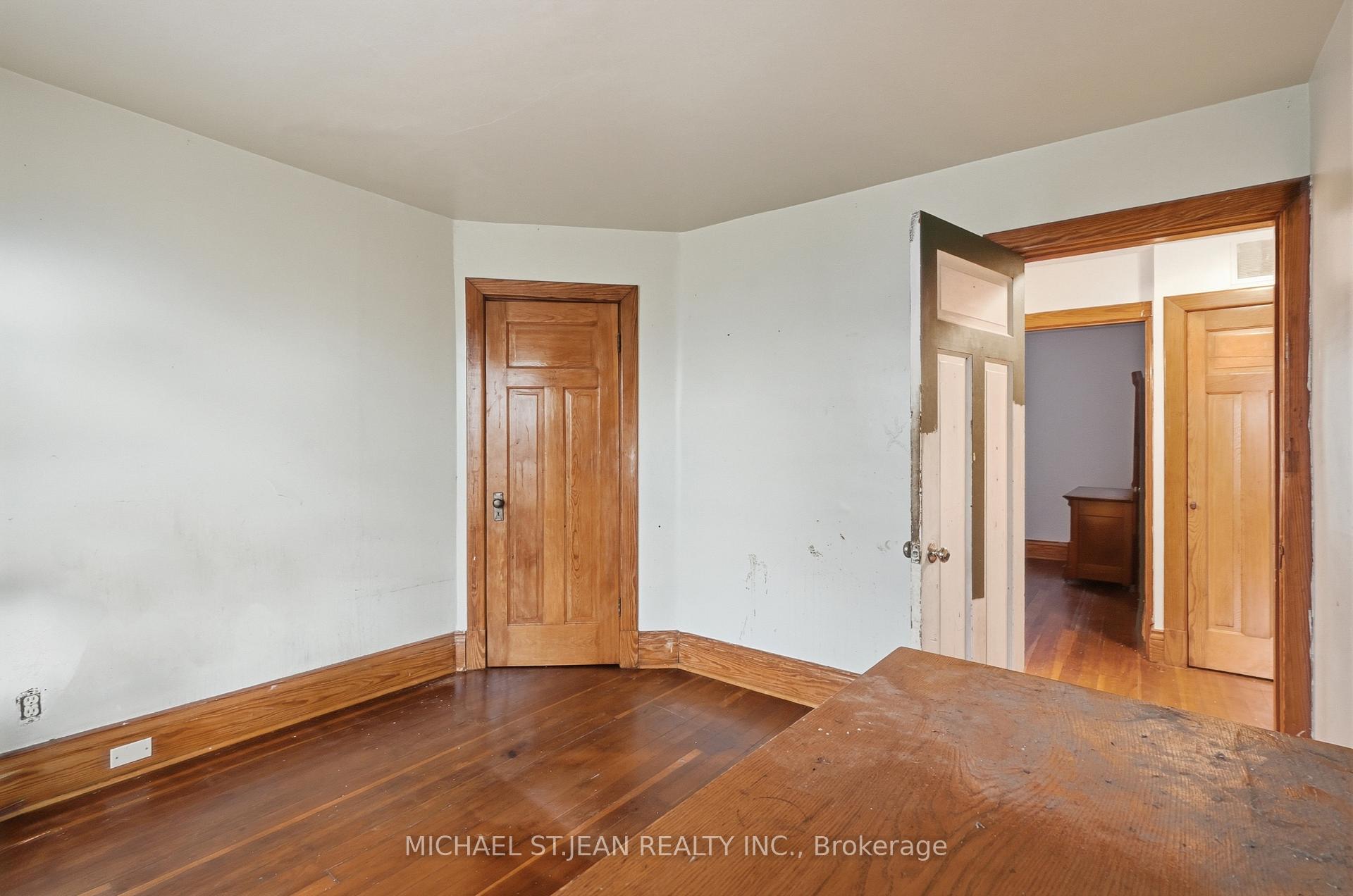 Photo 25 of 58 Connaught Avenue S, Hamilton, Gibson — HOMEH