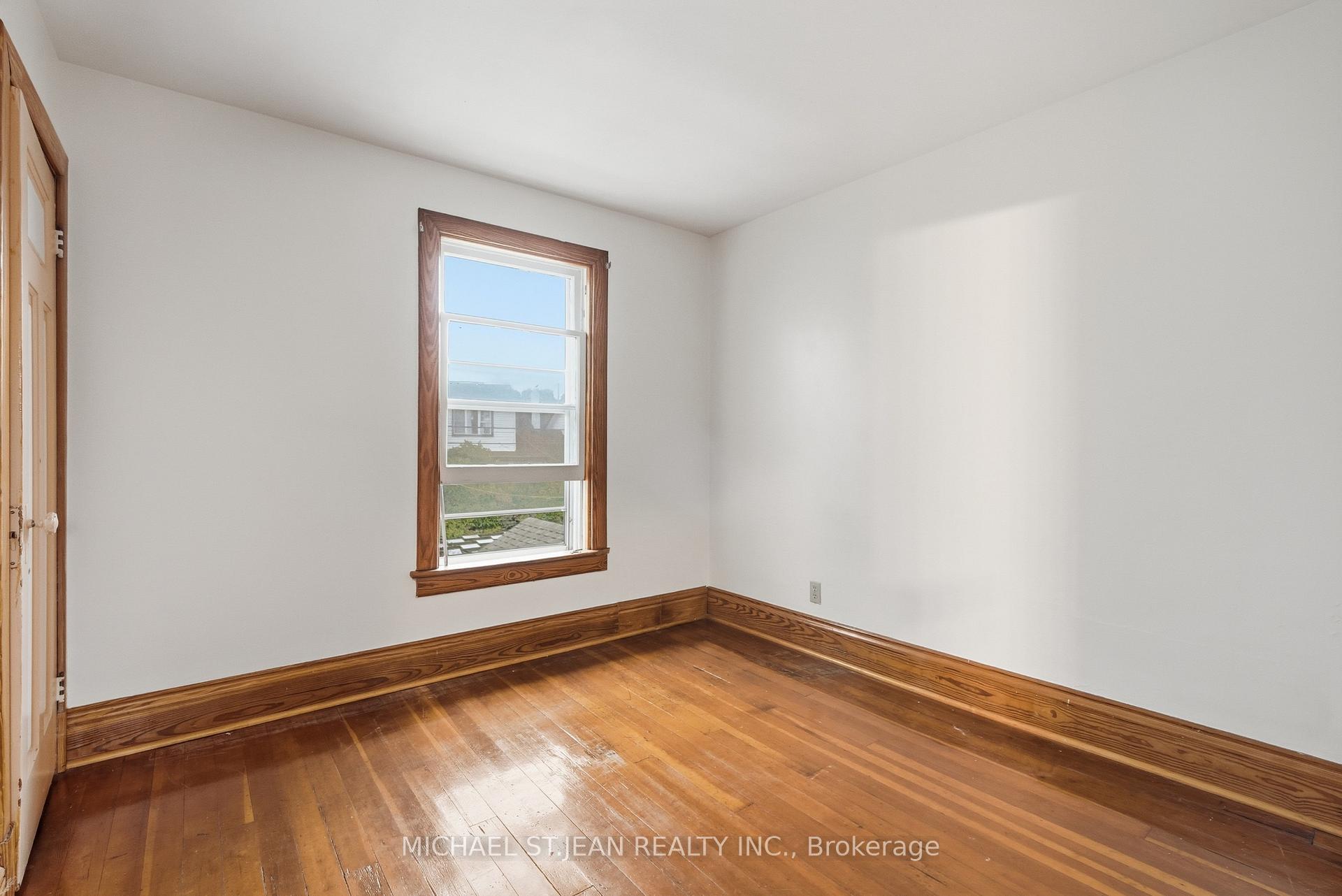 Photo 26 of 58 Connaught Avenue S, Hamilton, Gibson — HOMEH