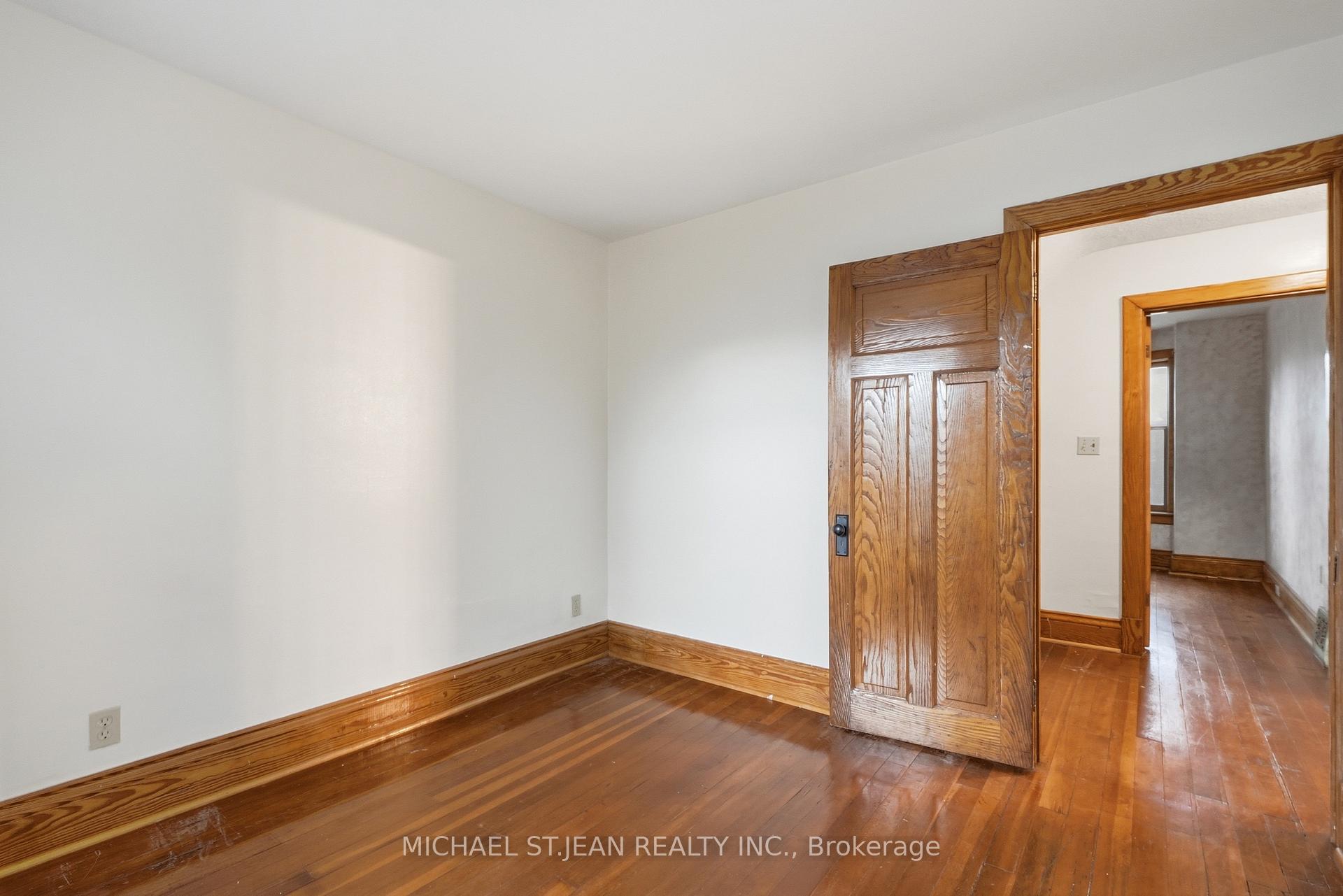Photo 27 of 58 Connaught Avenue S, Hamilton, Gibson — HOMEH