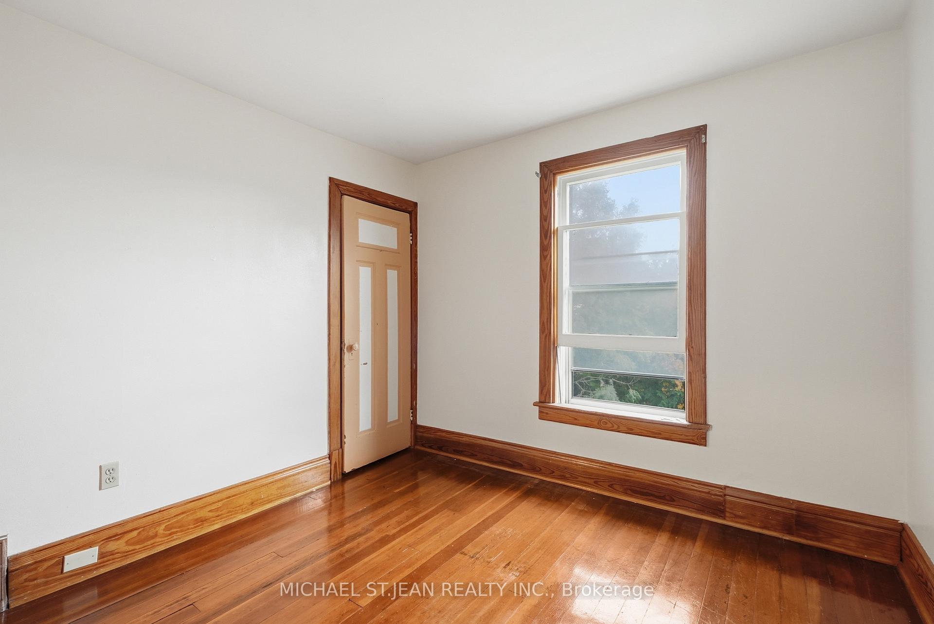 Photo 28 of 58 Connaught Avenue S, Hamilton, Gibson — HOMEH