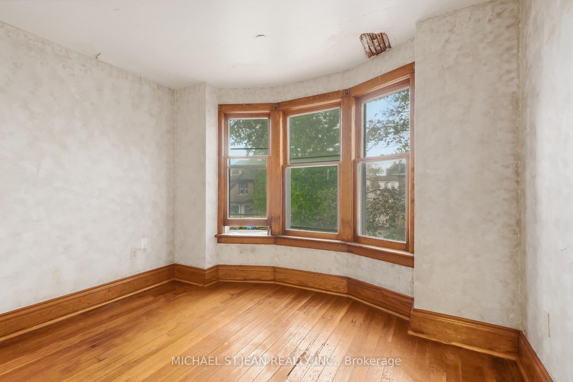 Photo 29 of 58 Connaught Avenue S, Hamilton, Gibson — HOMEH