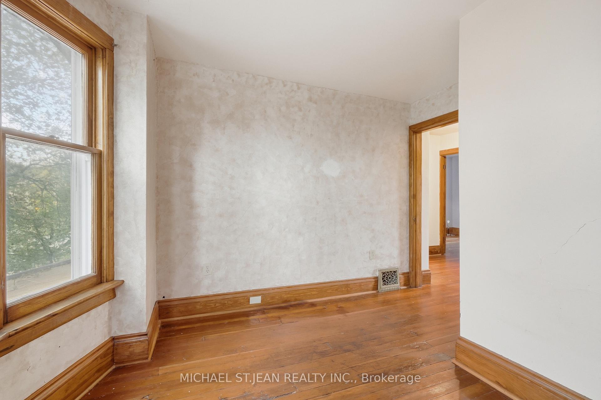 Photo 30 of 58 Connaught Avenue S, Hamilton, Gibson — HOMEH