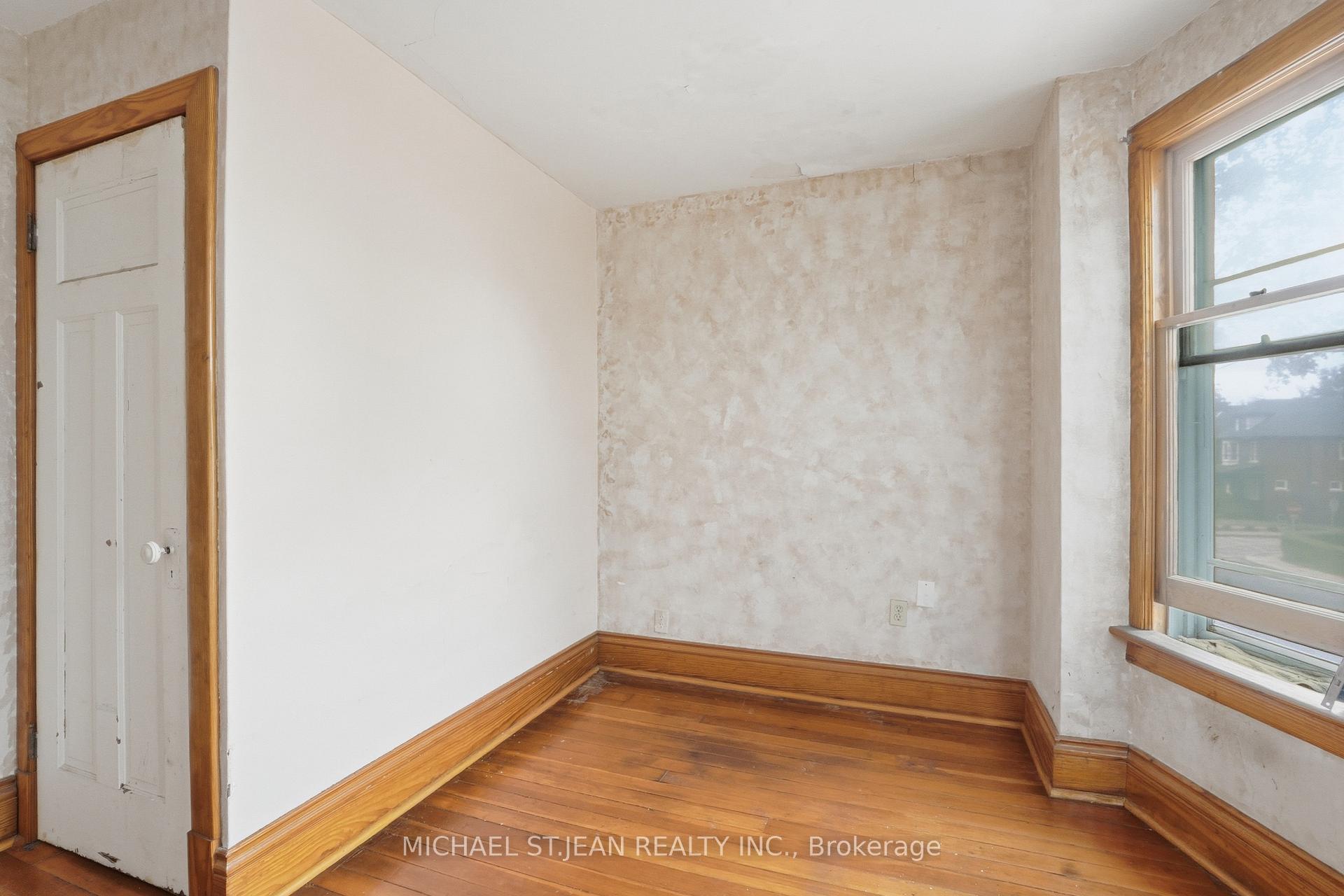 Photo 31 of 58 Connaught Avenue S, Hamilton, Gibson — HOMEH