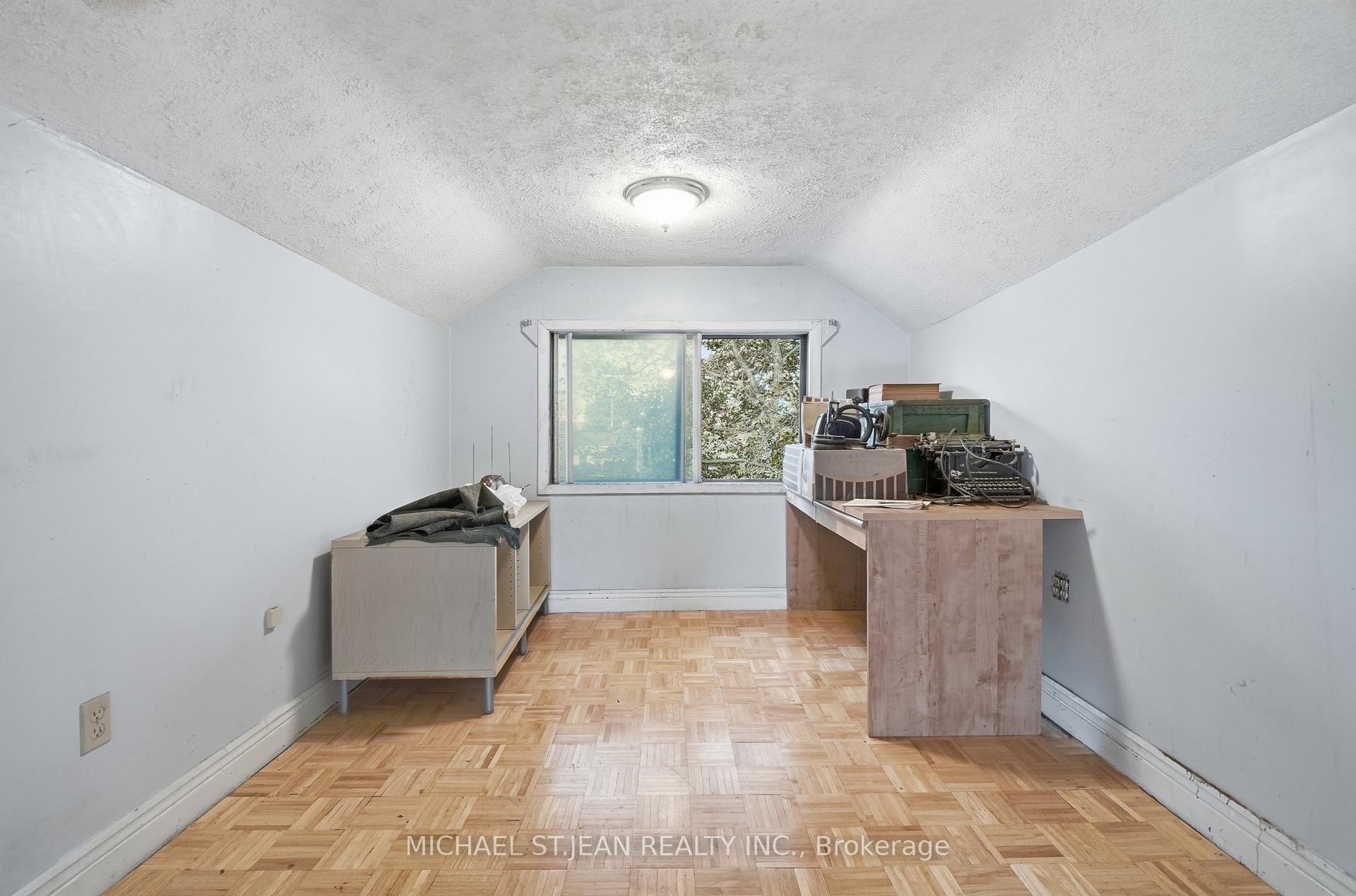 Photo 33 of 58 Connaught Avenue S, Hamilton, Gibson — HOMEH