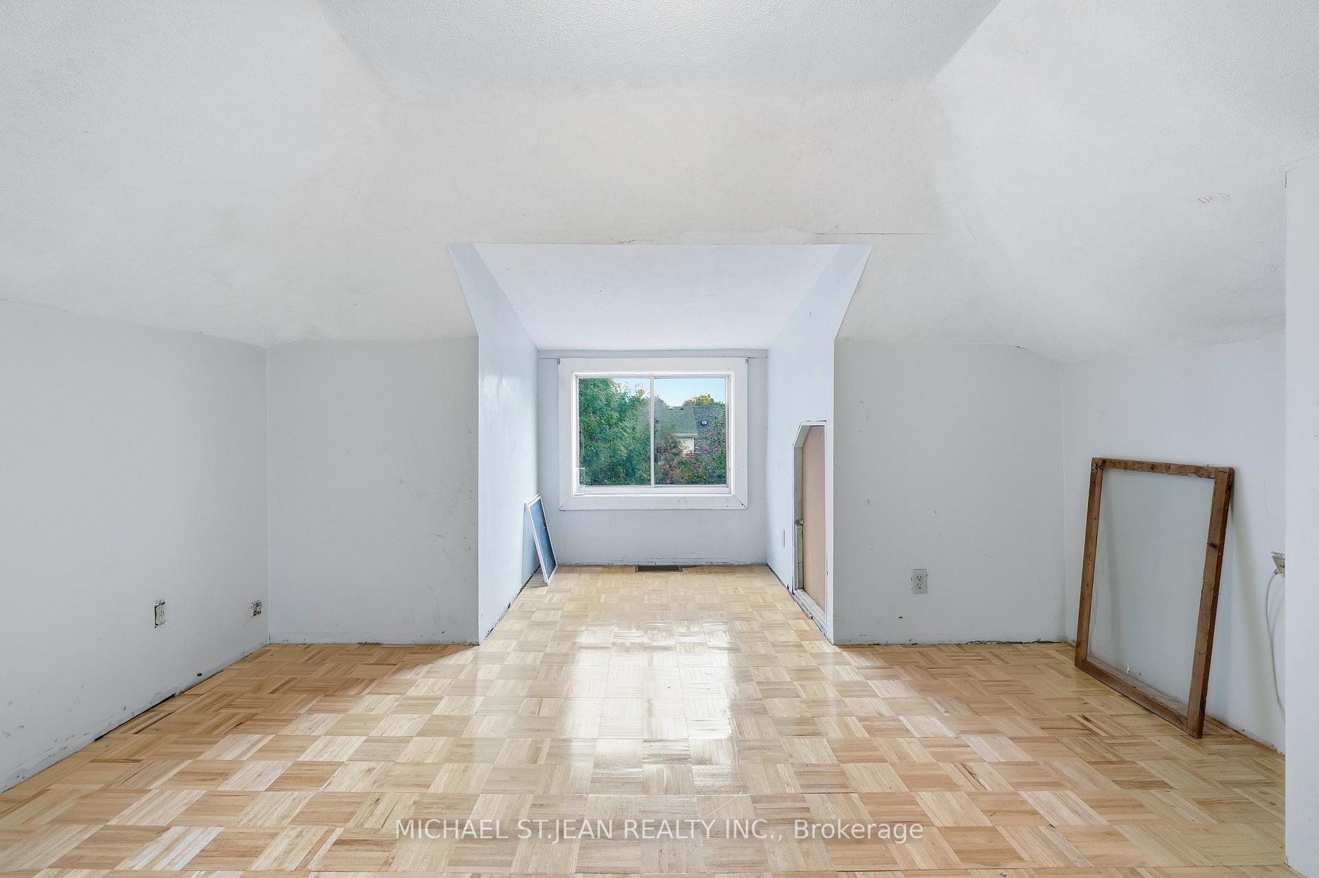 Photo 34 of 58 Connaught Avenue S, Hamilton, Gibson — HOMEH