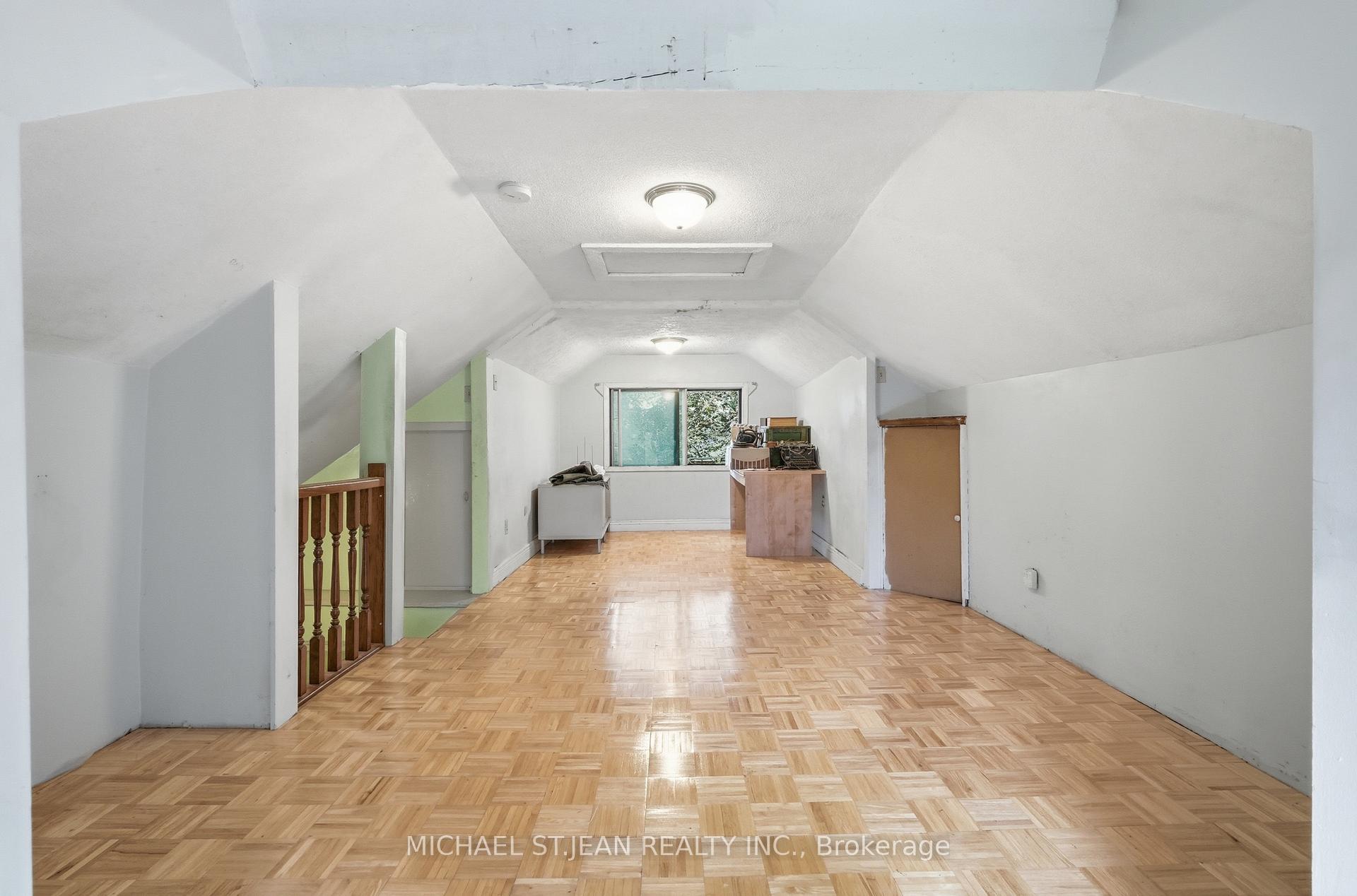 Photo 35 of 58 Connaught Avenue S, Hamilton, Gibson — HOMEH