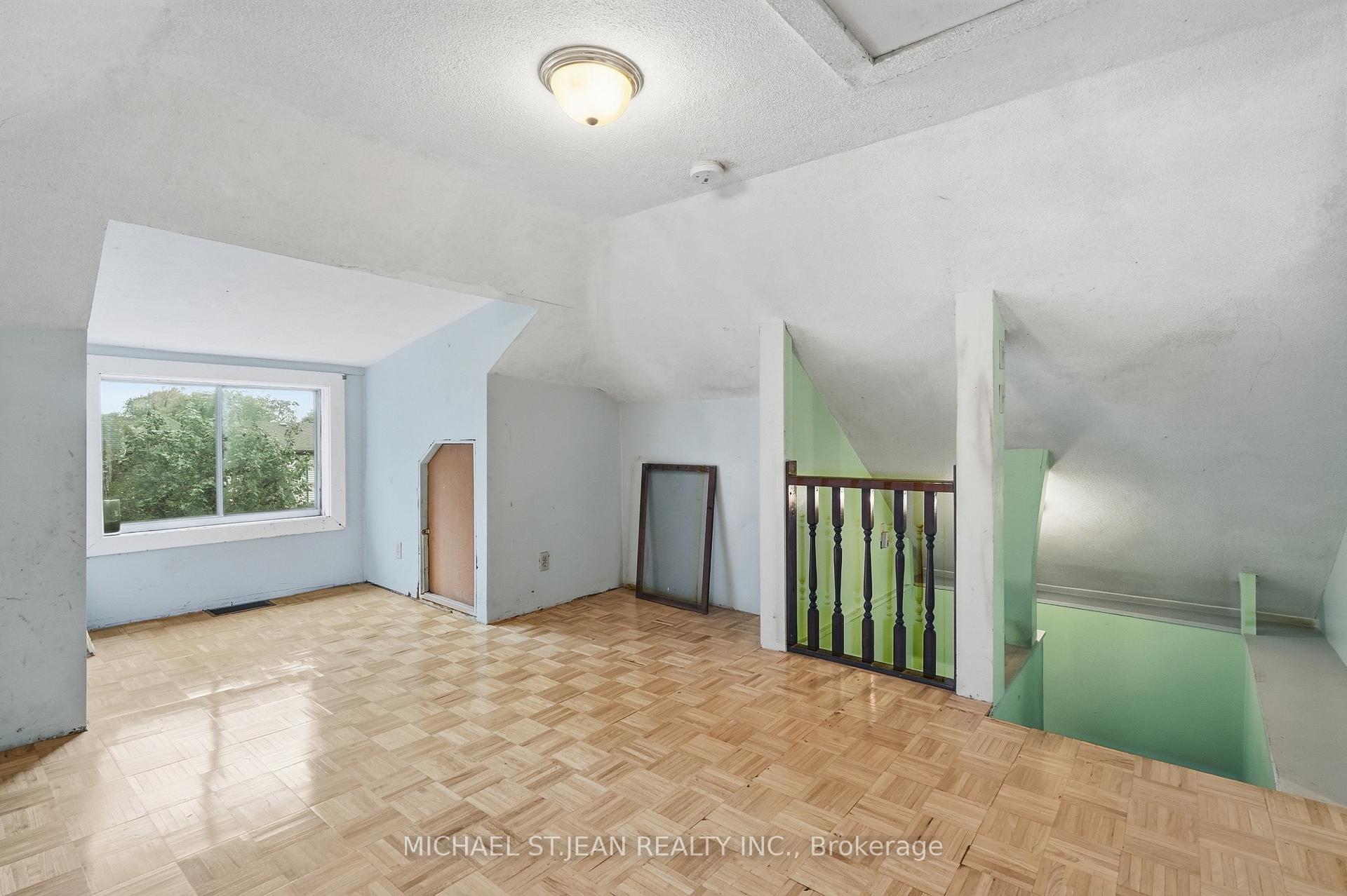 Photo 36 of 58 Connaught Avenue S, Hamilton, Gibson — HOMEH