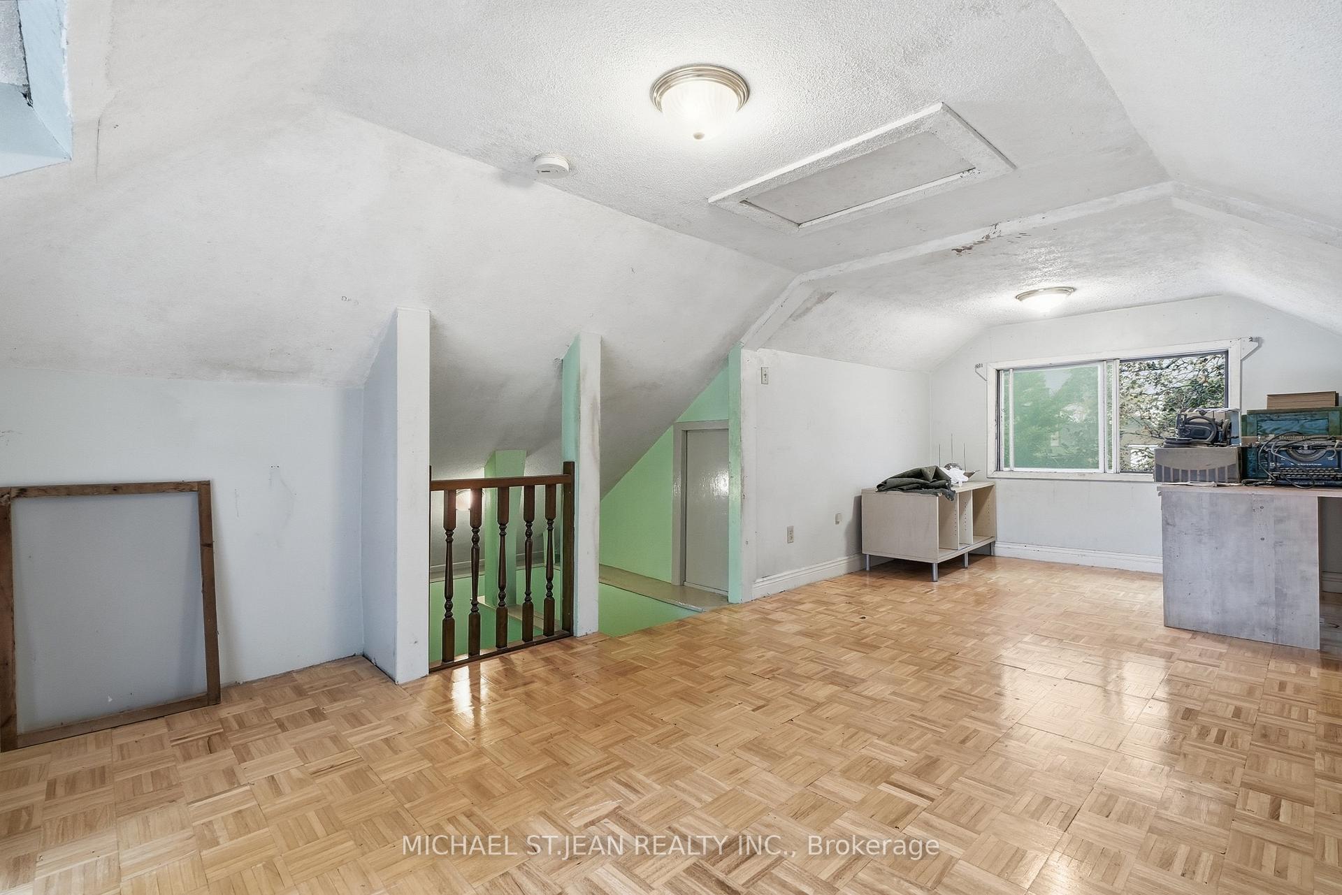 Photo 37 of 58 Connaught Avenue S, Hamilton, Gibson — HOMEH