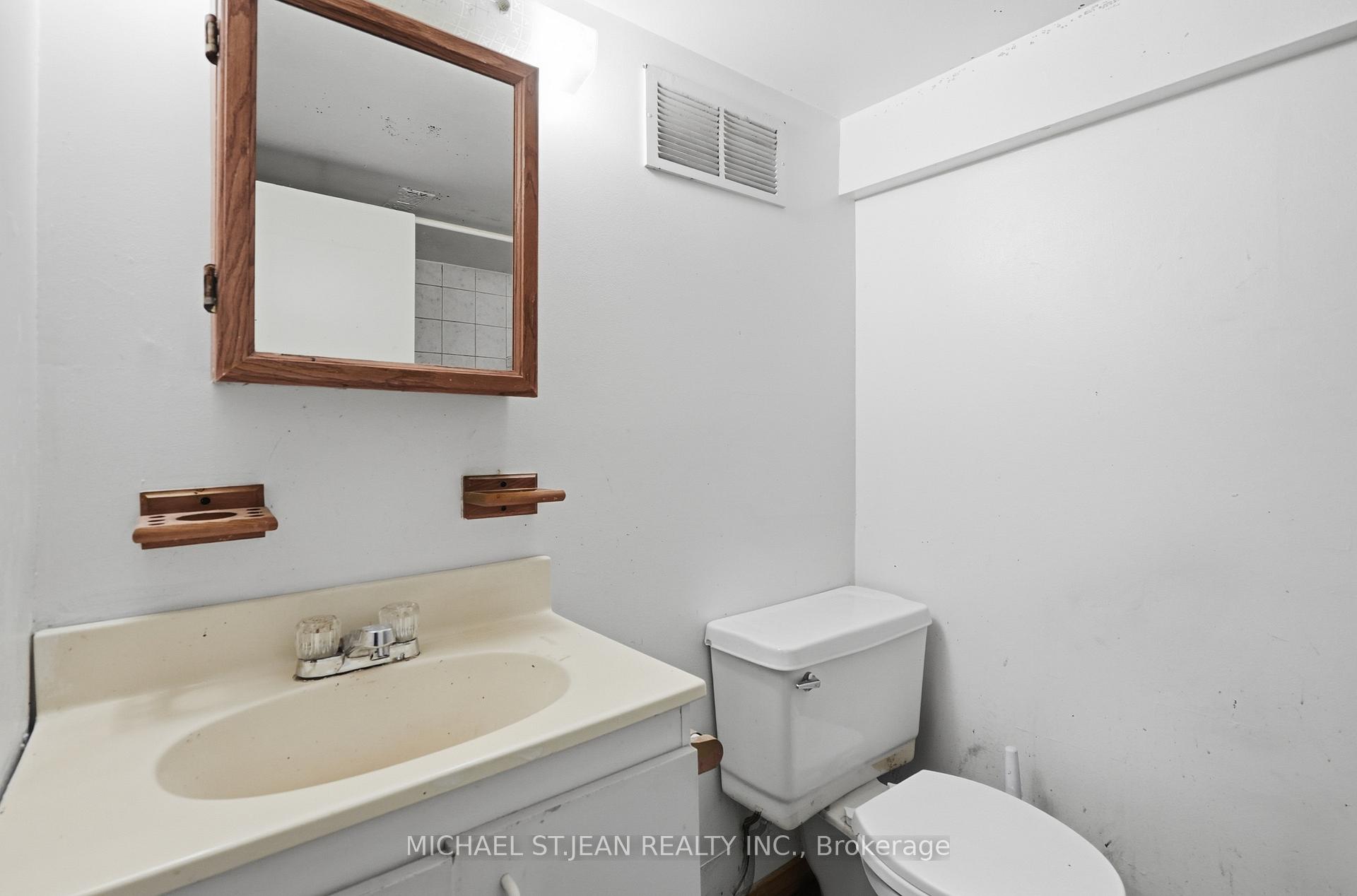 Photo 39 of 58 Connaught Avenue S, Hamilton, Gibson — HOMEH