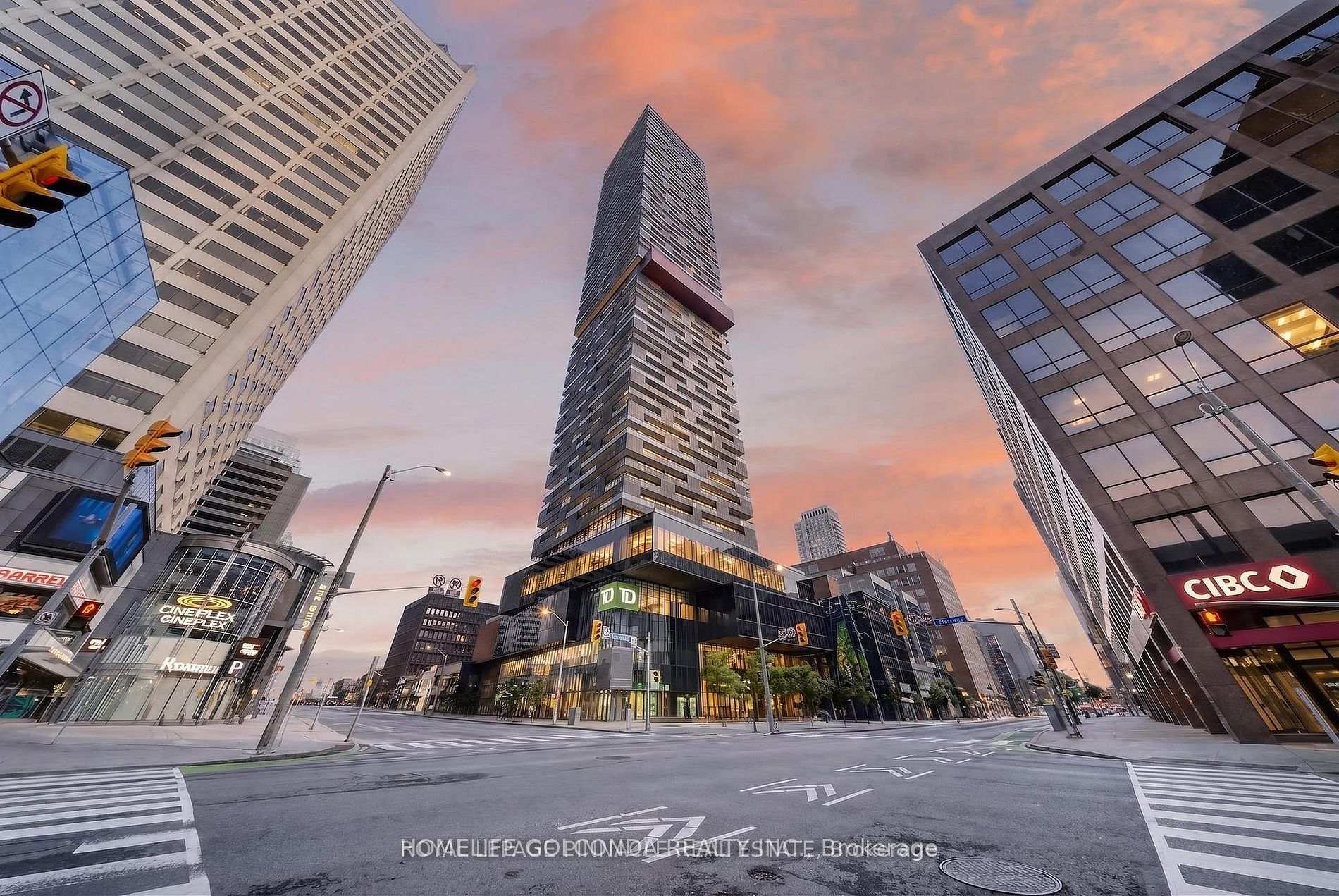 Photo 2 of Unit 3502, 8 Eglinton Avenue E, Toronto, Mount Pleasant West — HOMEH