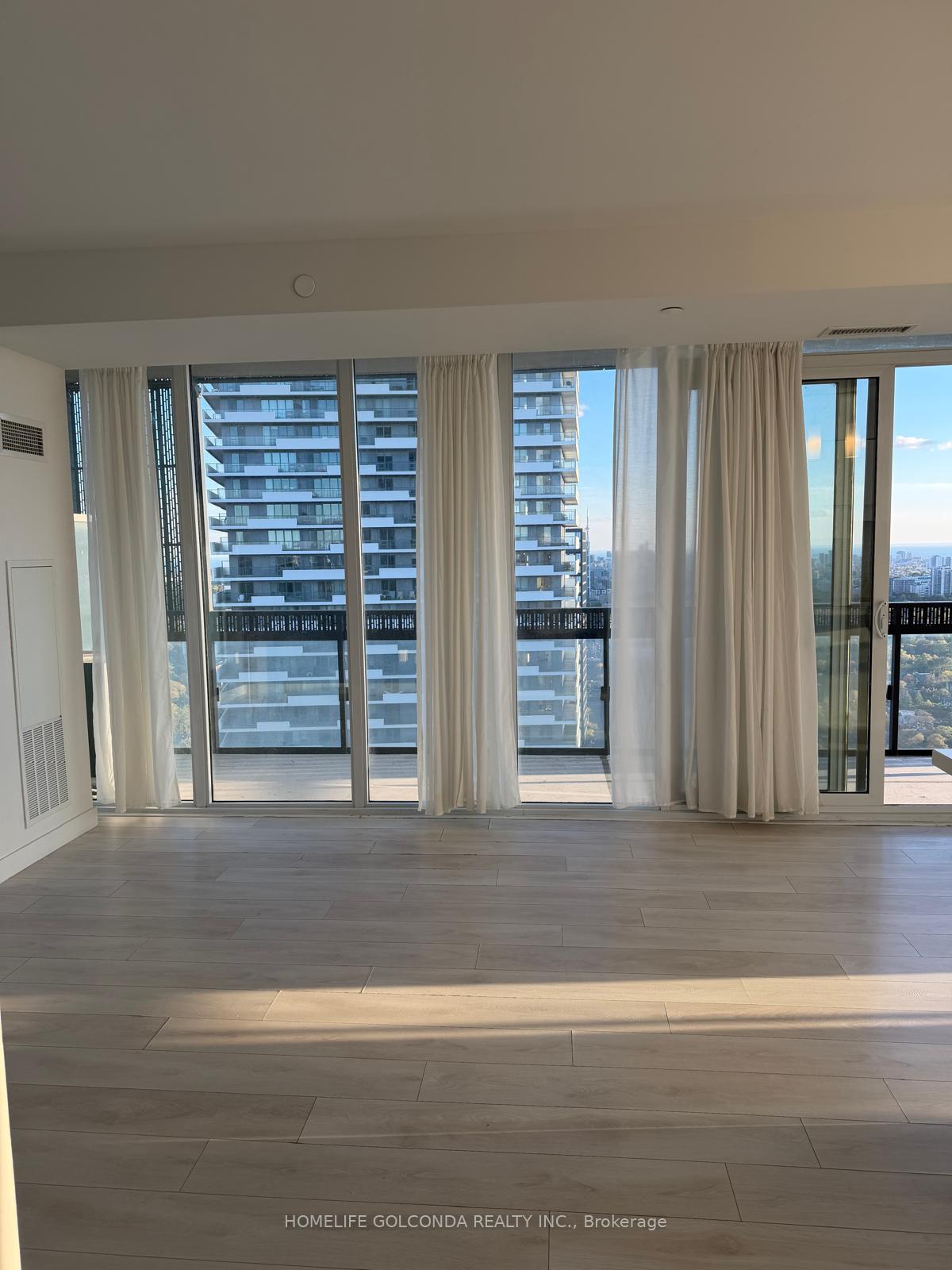 Photo 11 of Unit 3502, 8 Eglinton Avenue E, Toronto, Mount Pleasant West — HOMEH