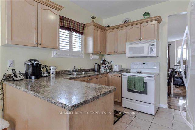 Photo 10 of 23 Bissell Drive N, Brampton, Snelgrove — HOMEH