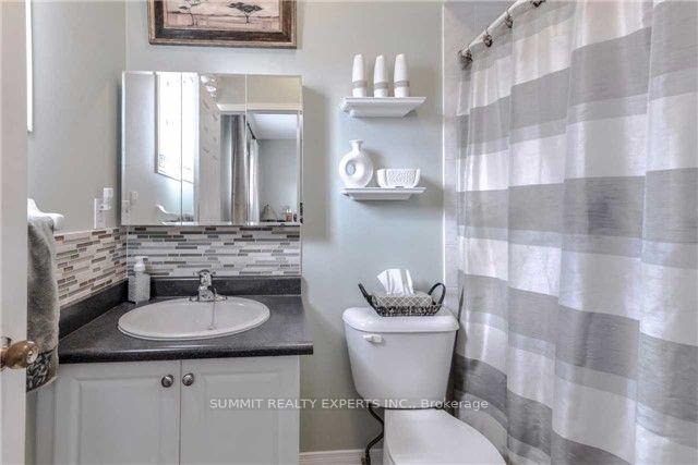 Photo 12 of 23 Bissell Drive N, Brampton, Snelgrove — HOMEH