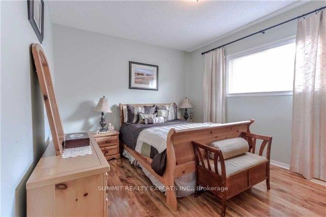 Photo 13 of 23 Bissell Drive N, Brampton, Snelgrove — HOMEH