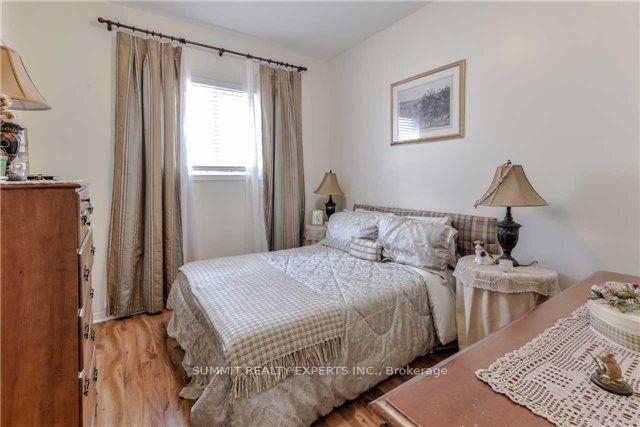 Photo 14 of 23 Bissell Drive N, Brampton, Snelgrove — HOMEH