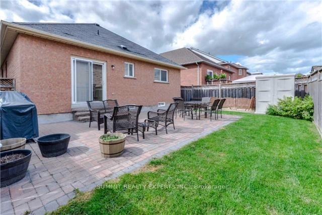 Photo 18 of 23 Bissell Drive N, Brampton, Snelgrove — HOMEH