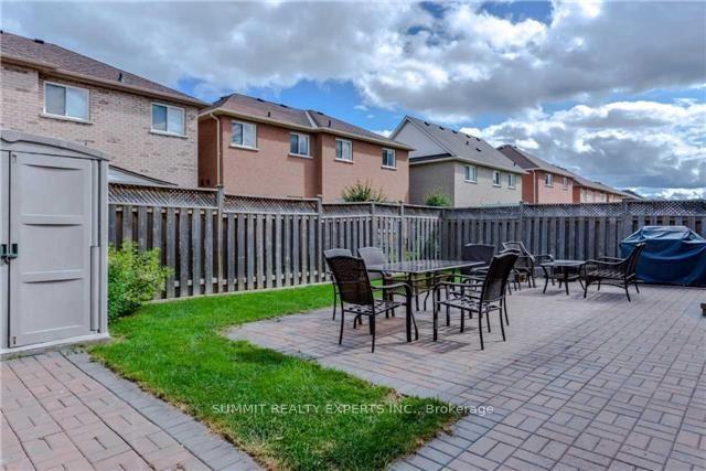 Photo 19 of 23 Bissell Drive N, Brampton, Snelgrove — HOMEH