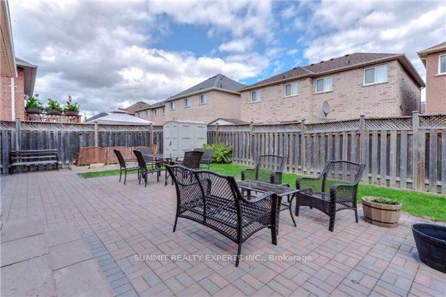 Photo 20 of 23 Bissell Drive N, Brampton, Snelgrove — HOMEH
