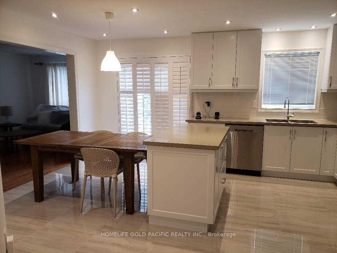 Photo 5 of 67 Westchester Crescent, Markham, Berczy — HOMEH