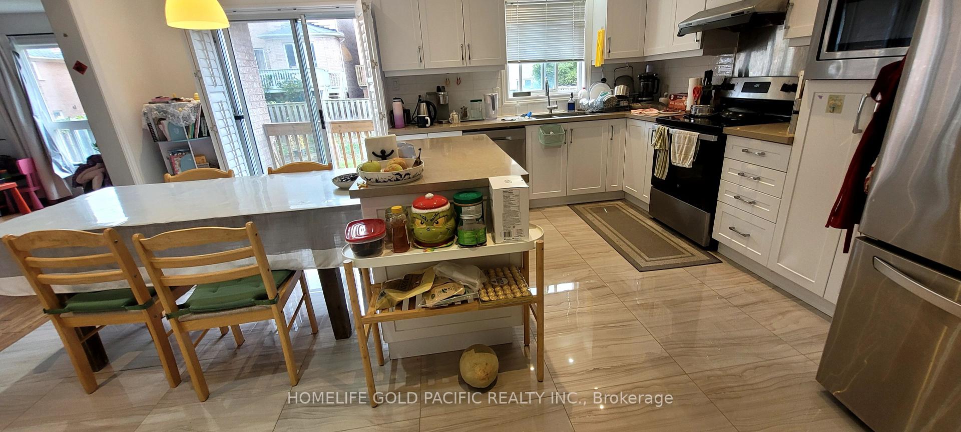 Photo 10 of 67 Westchester Crescent, Markham, Berczy — HOMEH