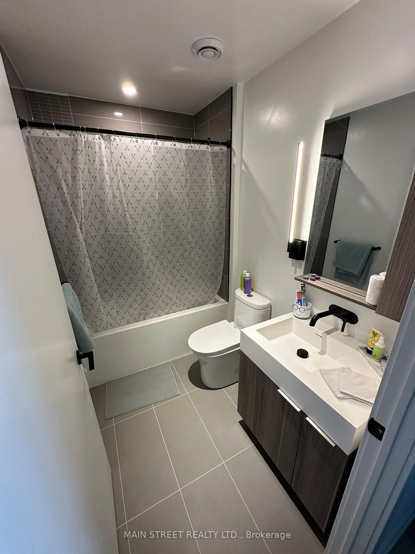 Photo 4 of Unit 2207, 117 Broadway Avenue, Toronto, Mount Pleasant West — HOMEH