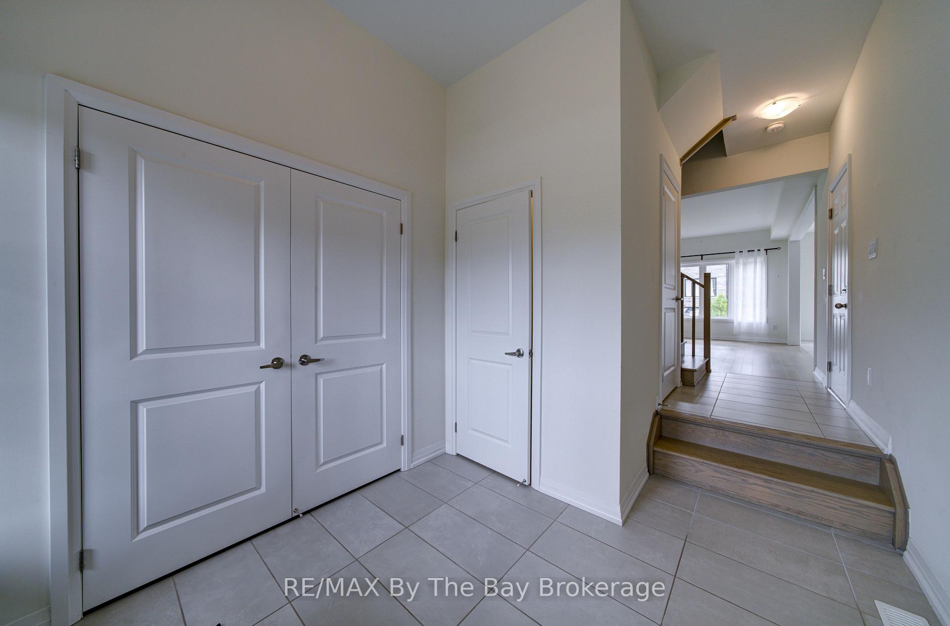 Photo 5 of 73 Federica Crescent, Wasaga Beach — HOMEH