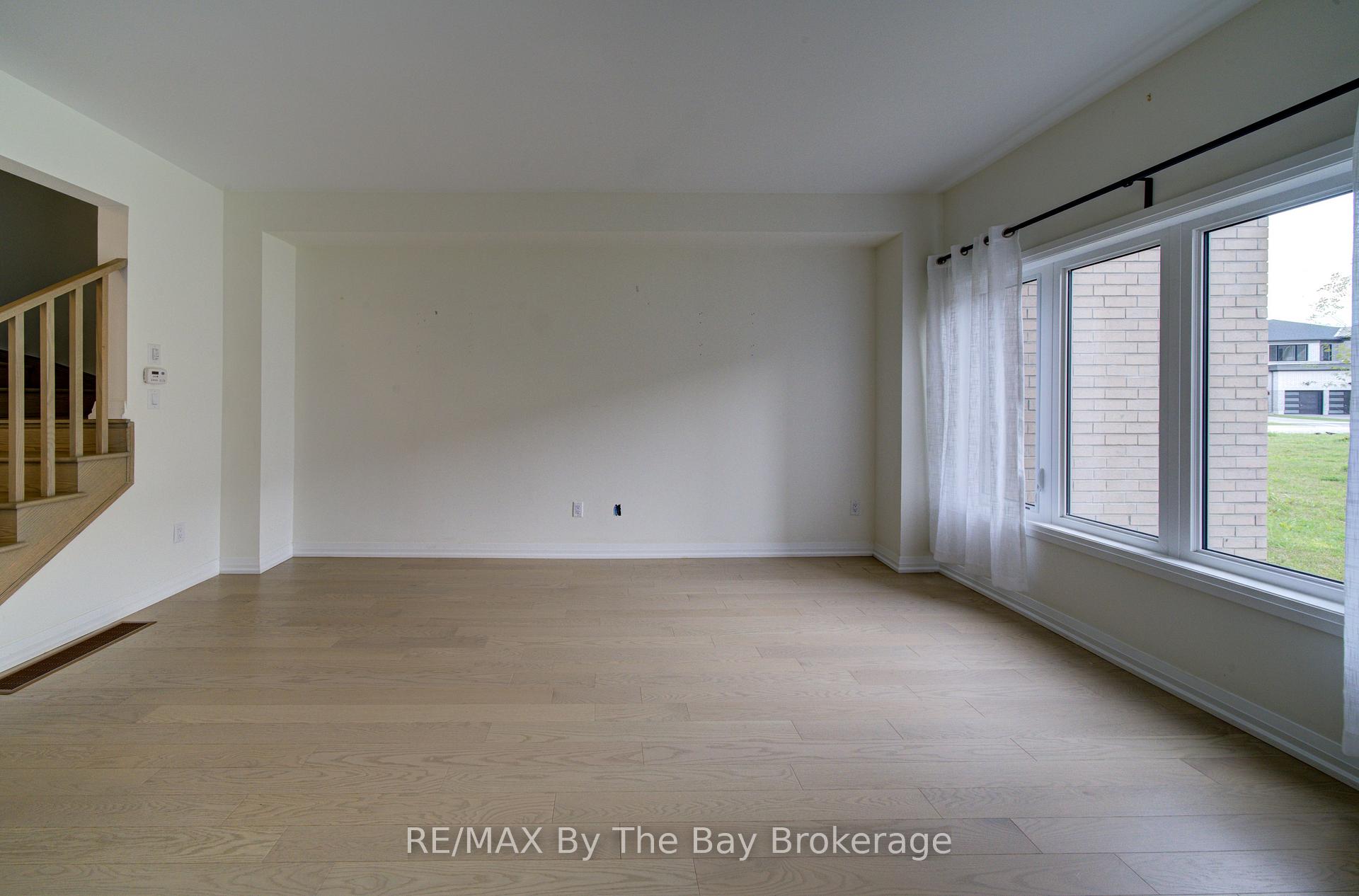 Photo 9 of 73 Federica Crescent, Wasaga Beach — HOMEH