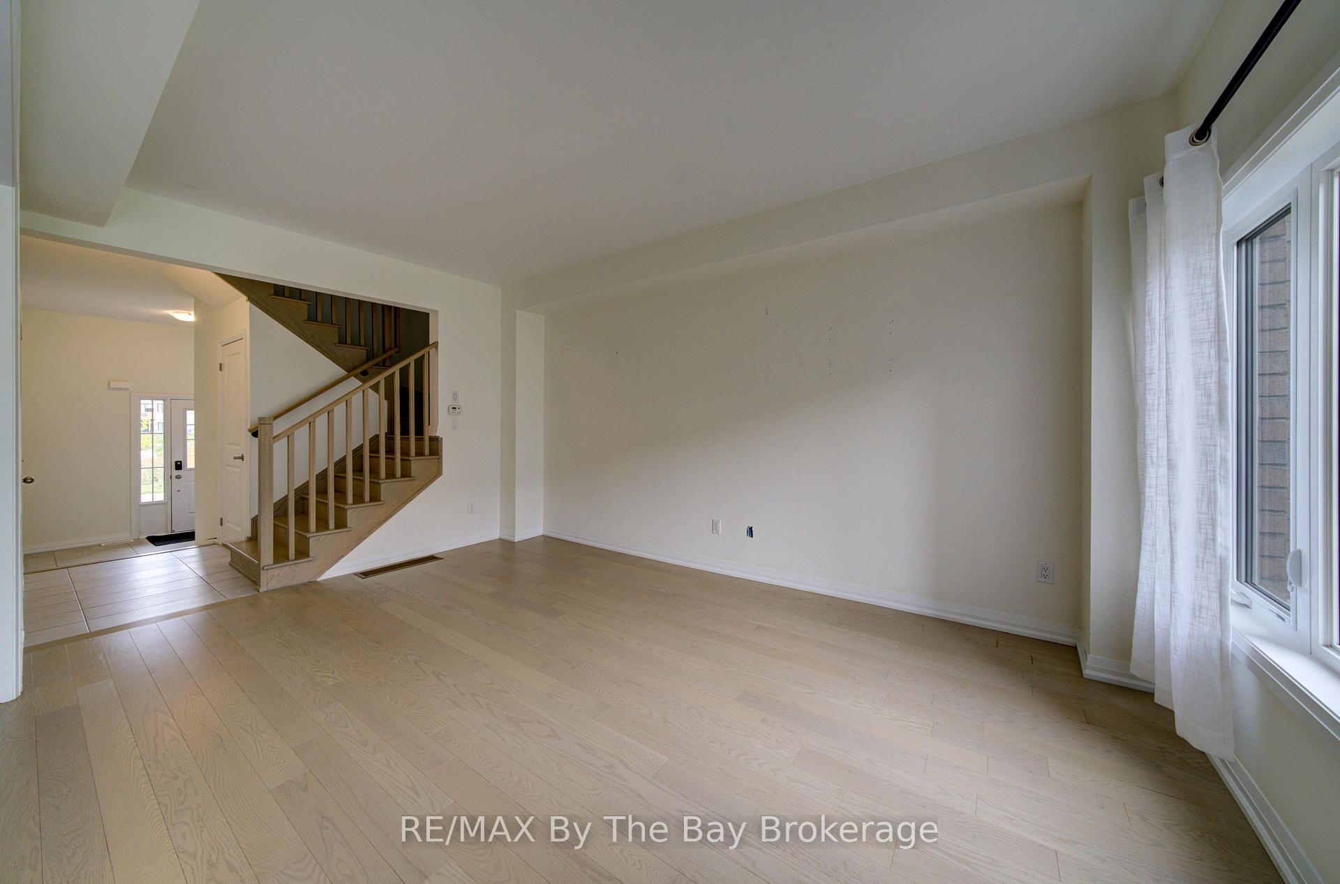 Photo 10 of 73 Federica Crescent, Wasaga Beach — HOMEH
