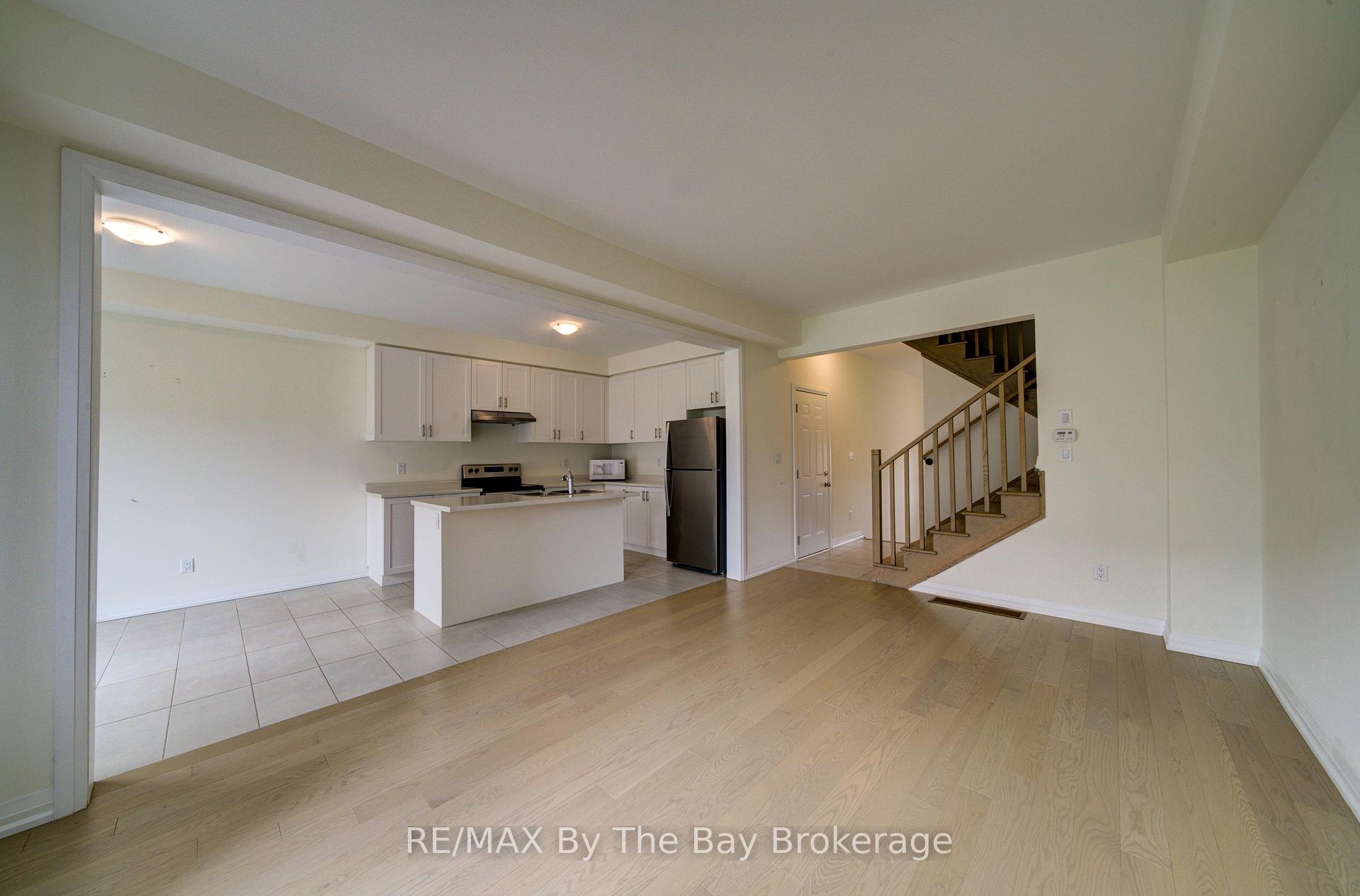 Photo 11 of 73 Federica Crescent, Wasaga Beach — HOMEH