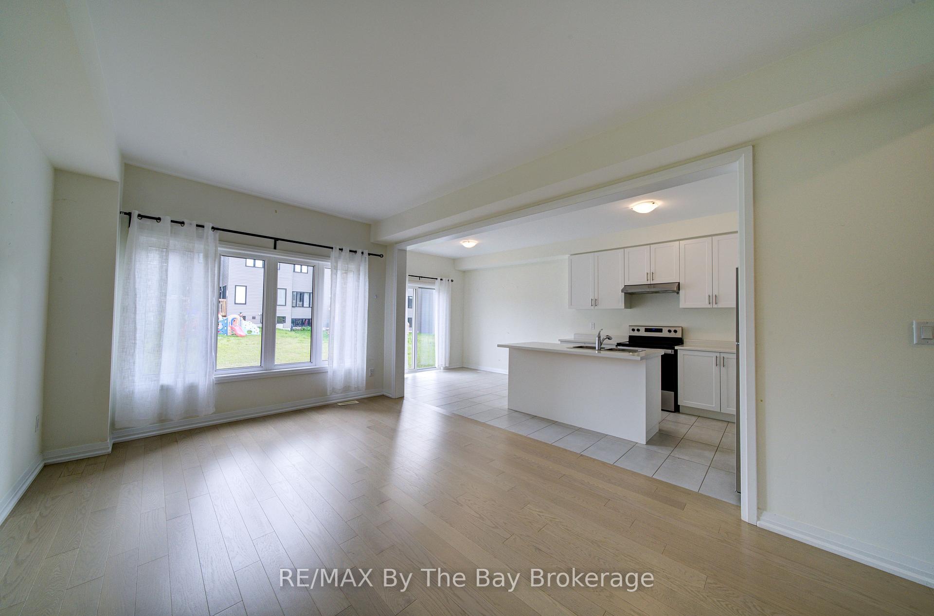 Photo 12 of 73 Federica Crescent, Wasaga Beach — HOMEH