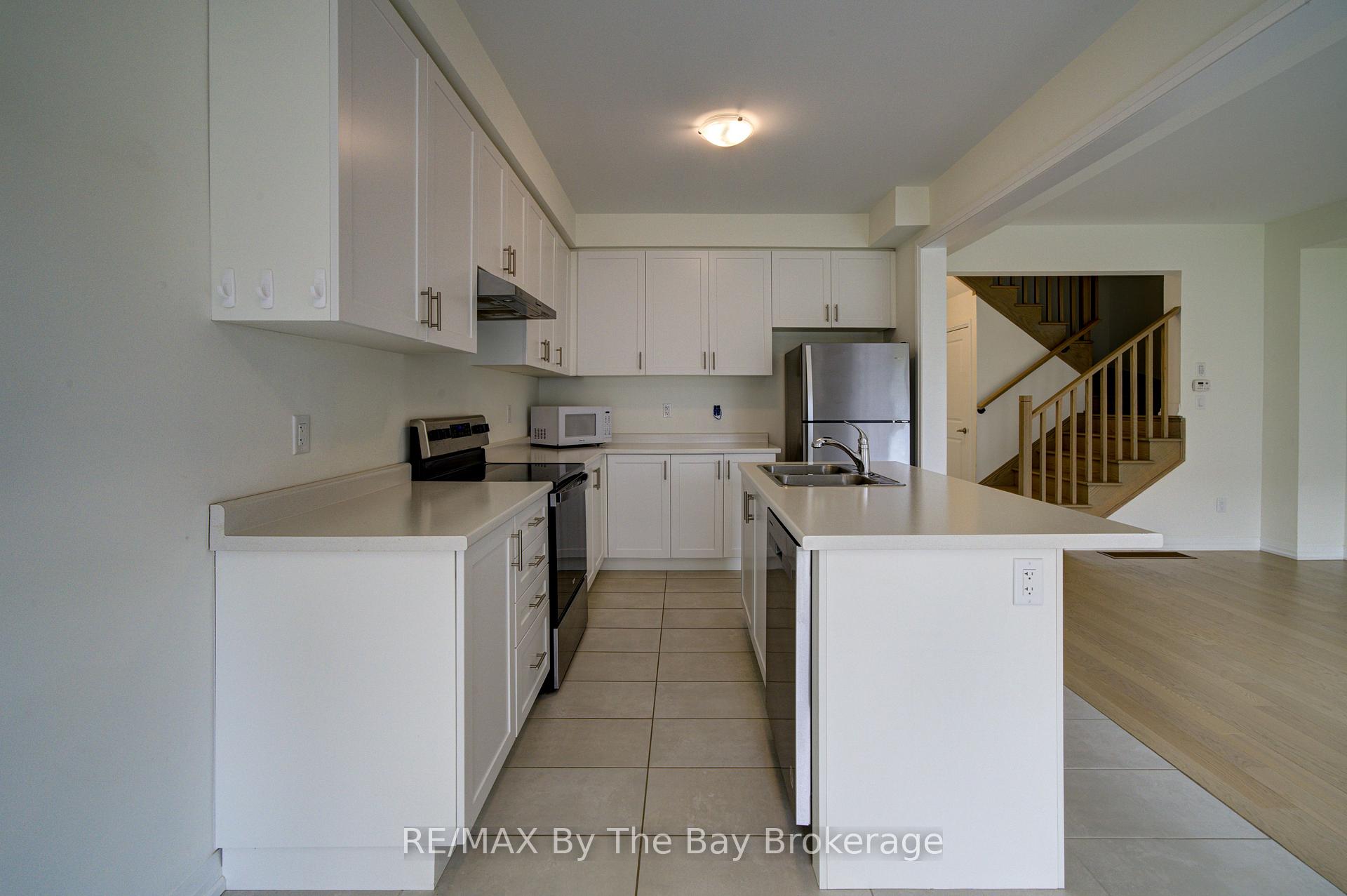 Photo 15 of 73 Federica Crescent, Wasaga Beach — HOMEH