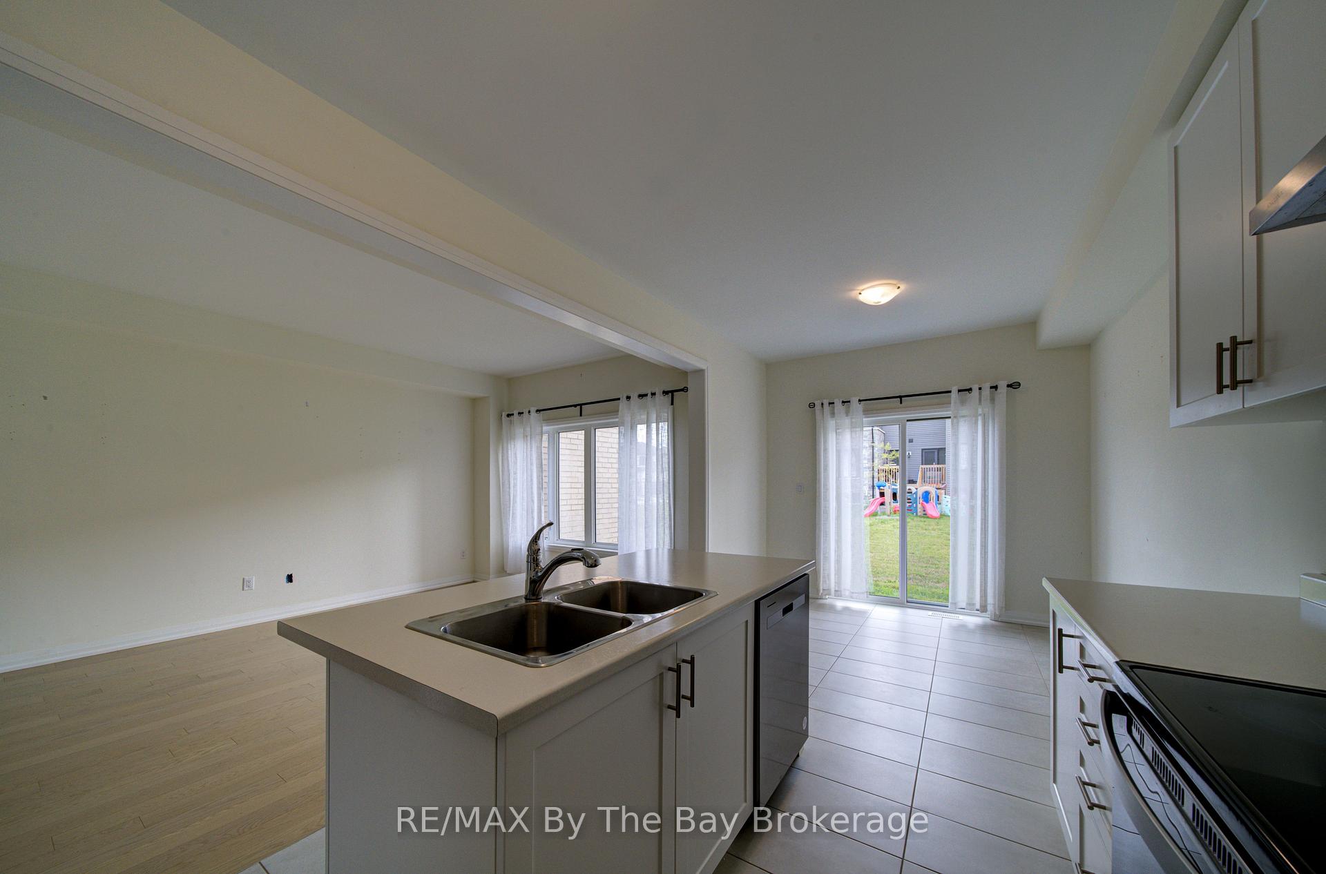 Photo 17 of 73 Federica Crescent, Wasaga Beach — HOMEH