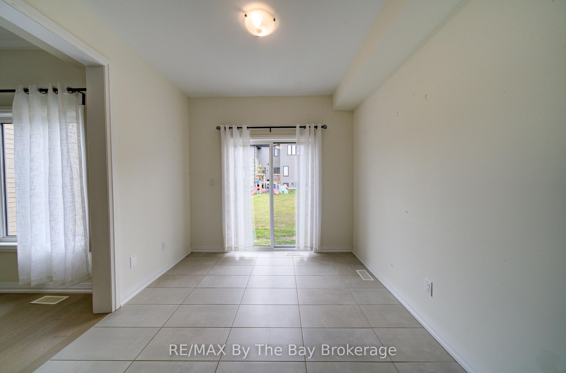 Photo 18 of 73 Federica Crescent, Wasaga Beach — HOMEH