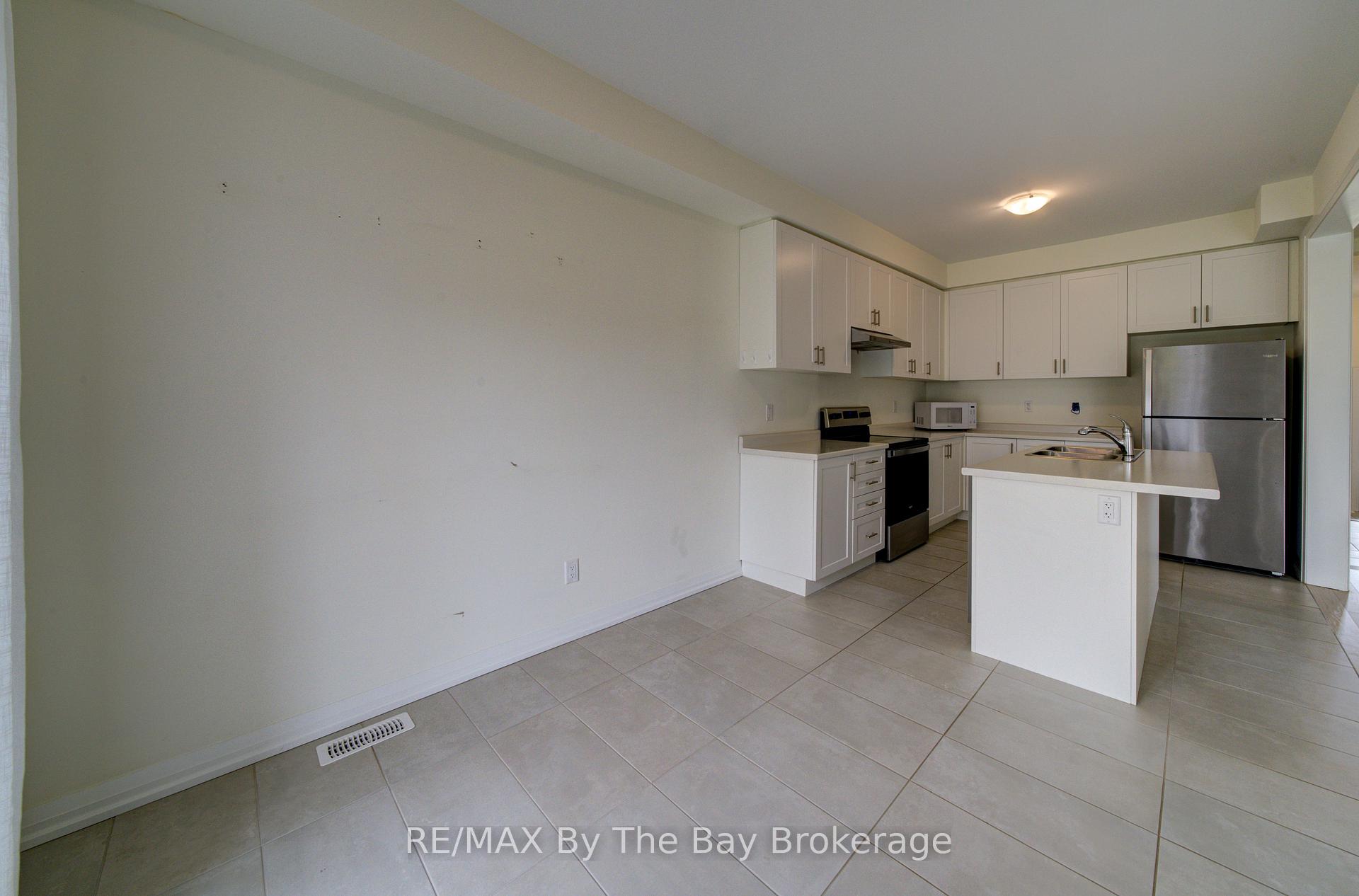 Photo 20 of 73 Federica Crescent, Wasaga Beach — HOMEH