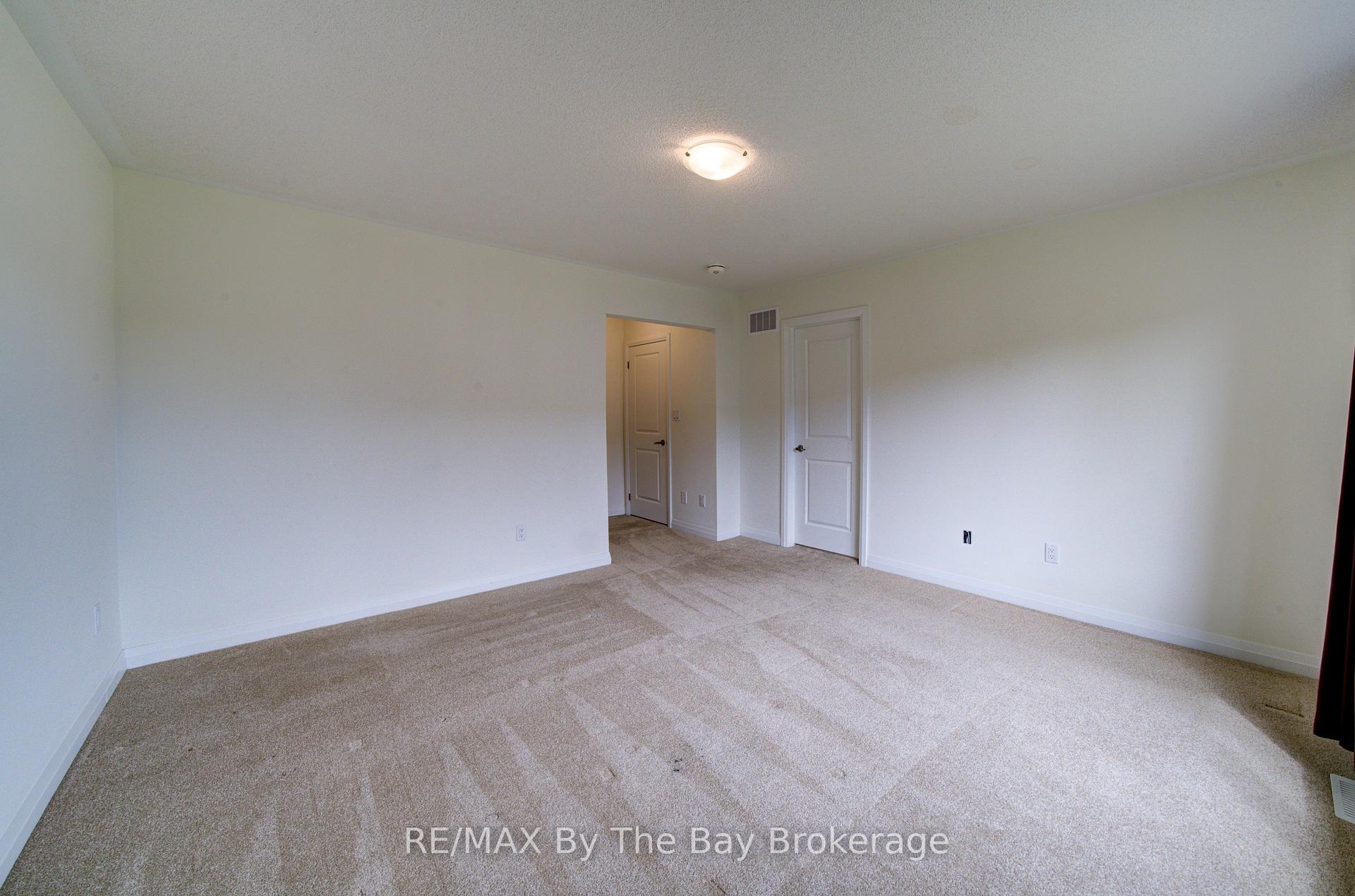 Photo 23 of 73 Federica Crescent, Wasaga Beach — HOMEH