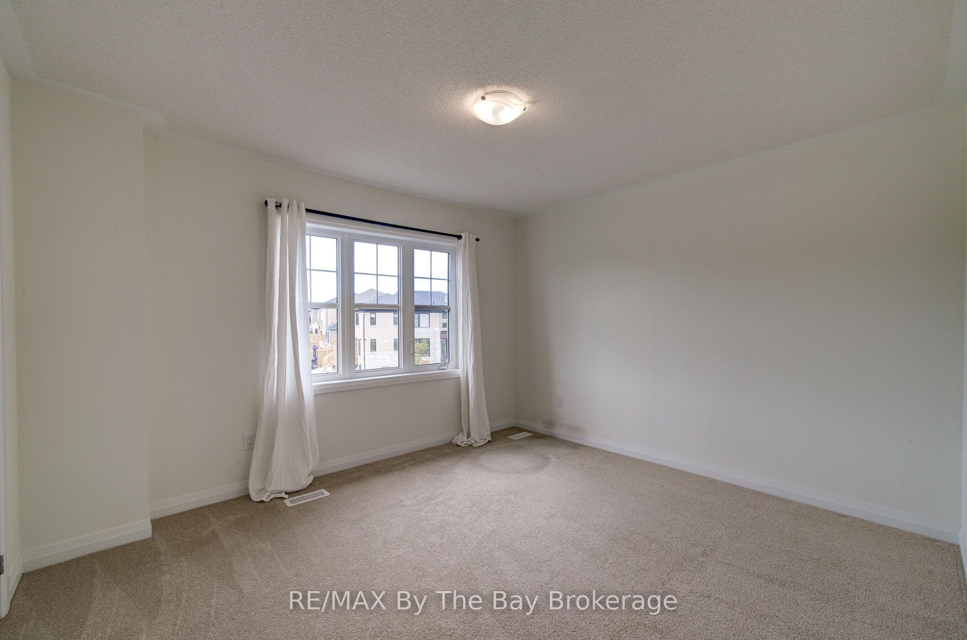 Photo 33 of 73 Federica Crescent, Wasaga Beach — HOMEH
