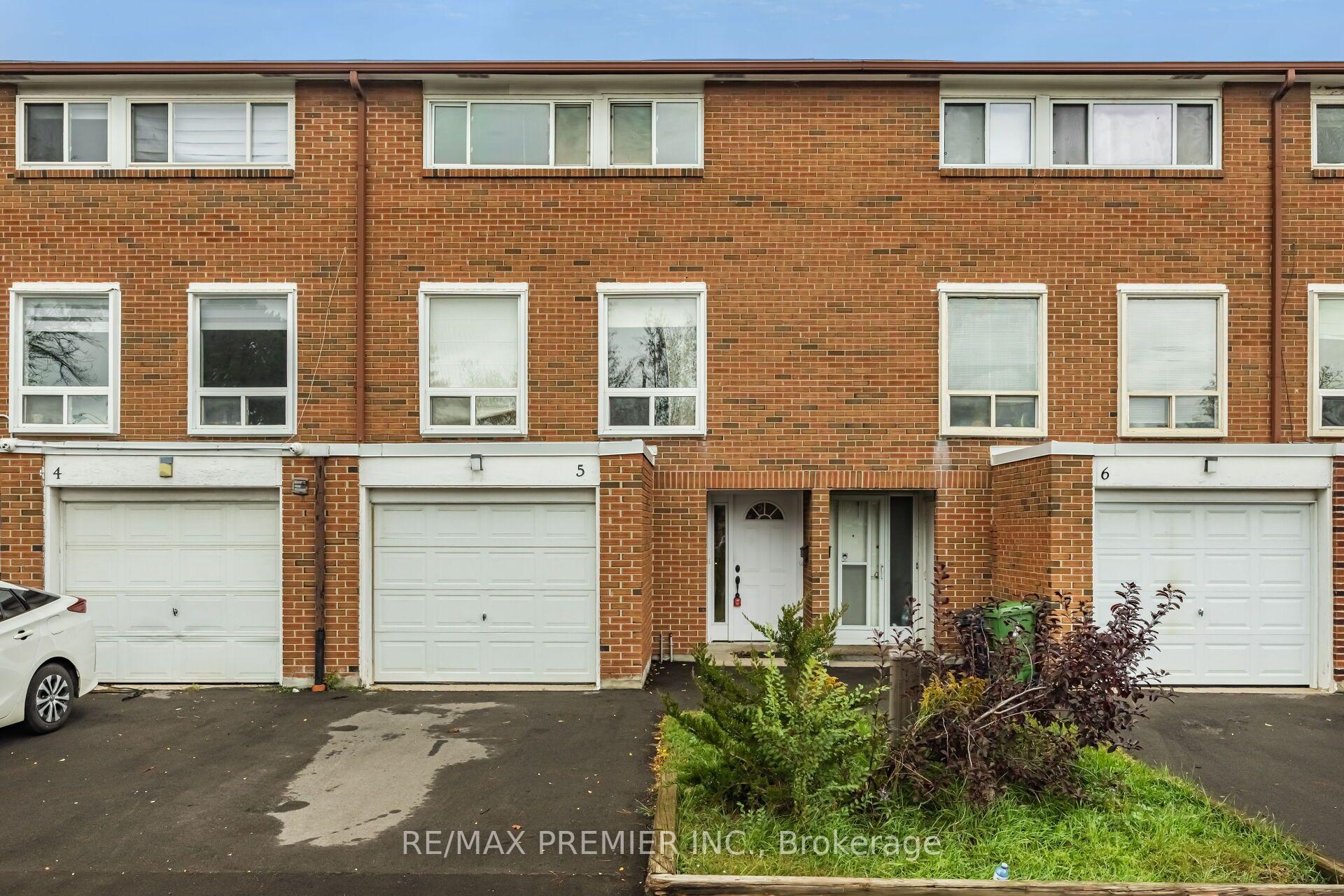 Photo 3 of Unit Unit 5, 3 Kendleton Drive, Etobicoke, Mount Olive-Silverstone-Jamestown — HOMEH