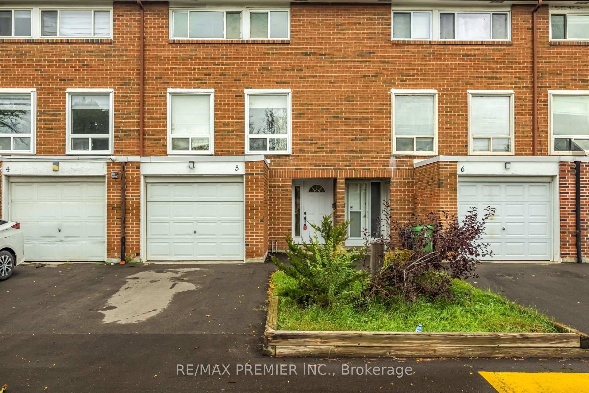 Photo 4 of Unit Unit 5, 3 Kendleton Drive, Etobicoke, Mount Olive-Silverstone-Jamestown — HOMEH
