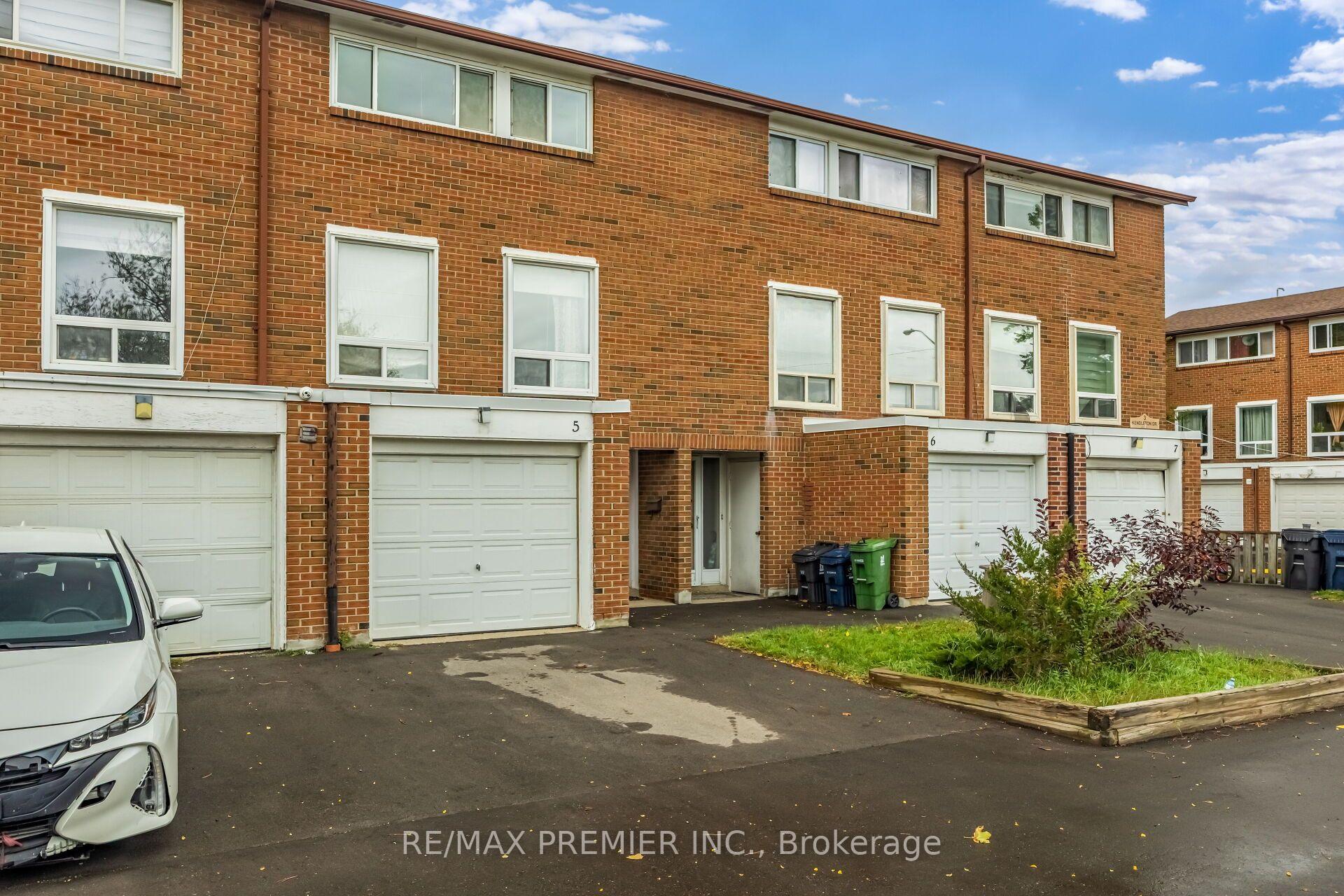 Photo 5 of Unit Unit 5, 3 Kendleton Drive, Etobicoke, Mount Olive-Silverstone-Jamestown — HOMEH
