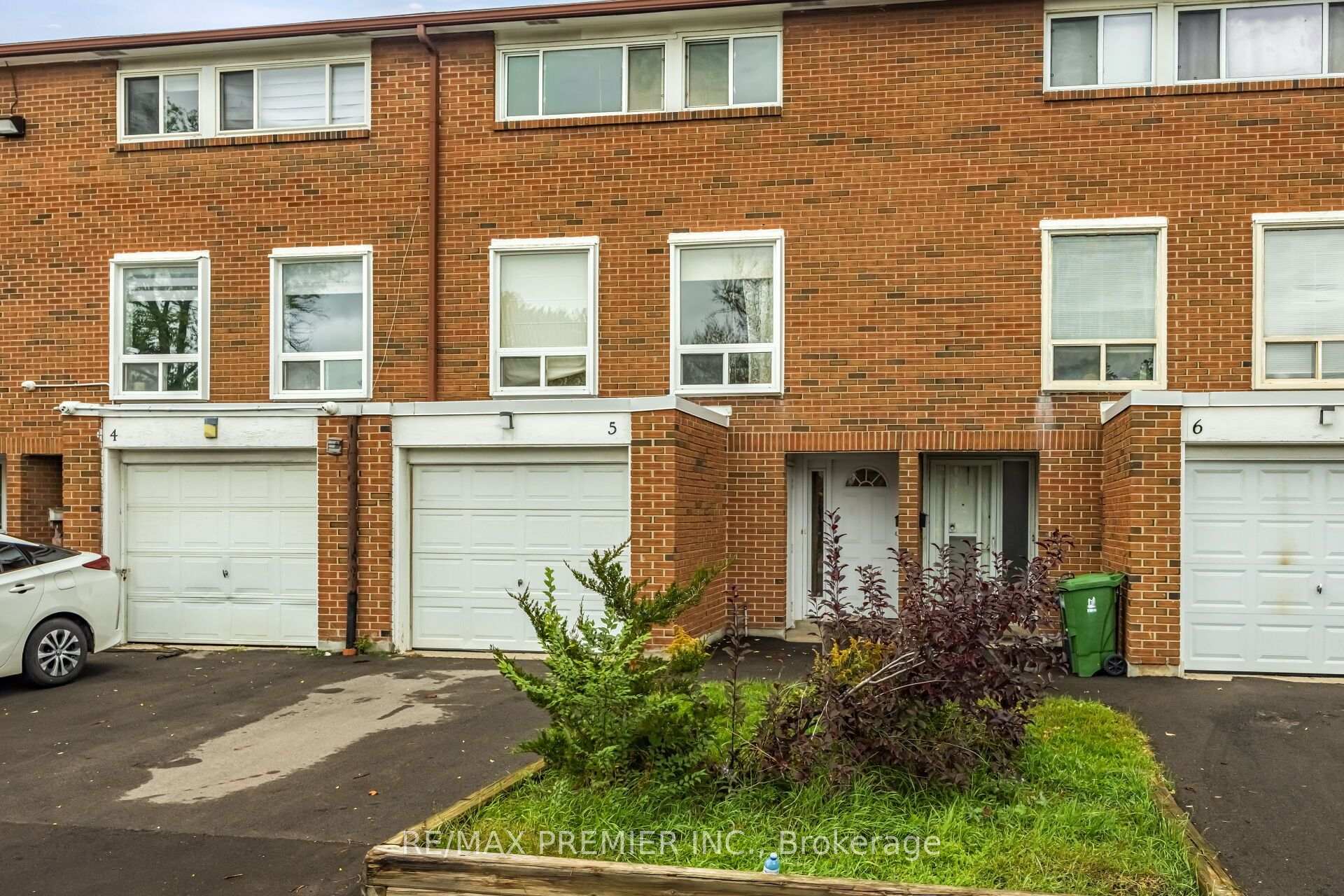 Photo 7 of Unit Unit 5, 3 Kendleton Drive, Etobicoke, Mount Olive-Silverstone-Jamestown — HOMEH