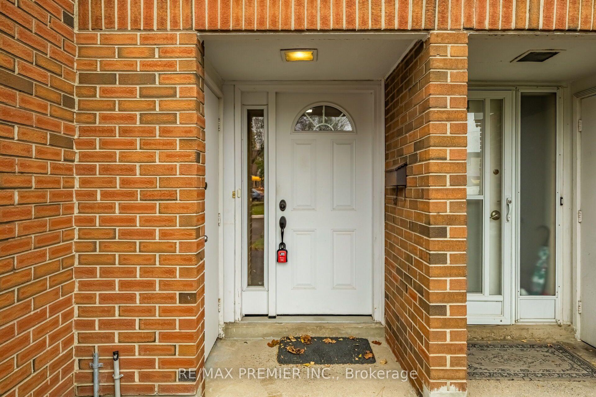 Photo 10 of Unit Unit 5, 3 Kendleton Drive, Etobicoke, Mount Olive-Silverstone-Jamestown — HOMEH