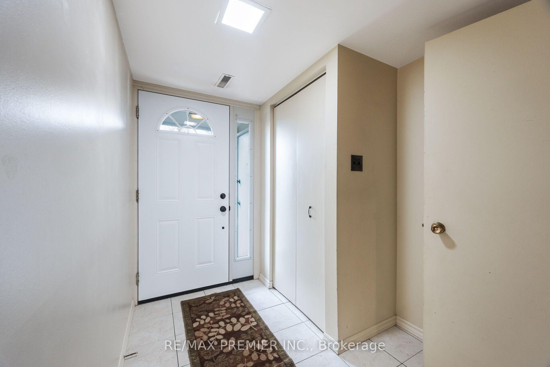 Photo 11 of Unit Unit 5, 3 Kendleton Drive, Etobicoke, Mount Olive-Silverstone-Jamestown — HOMEH