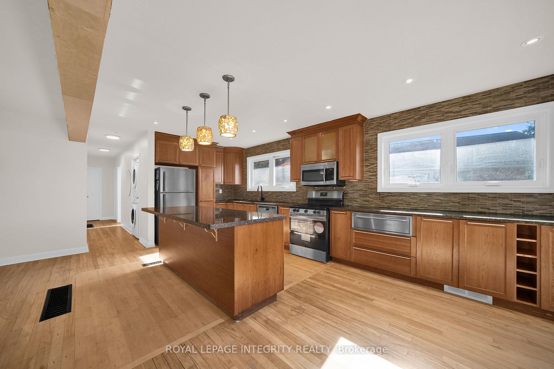 Photo 10 of 2408 Drury Lane, Ottawa, Parkway Park — HOMEH