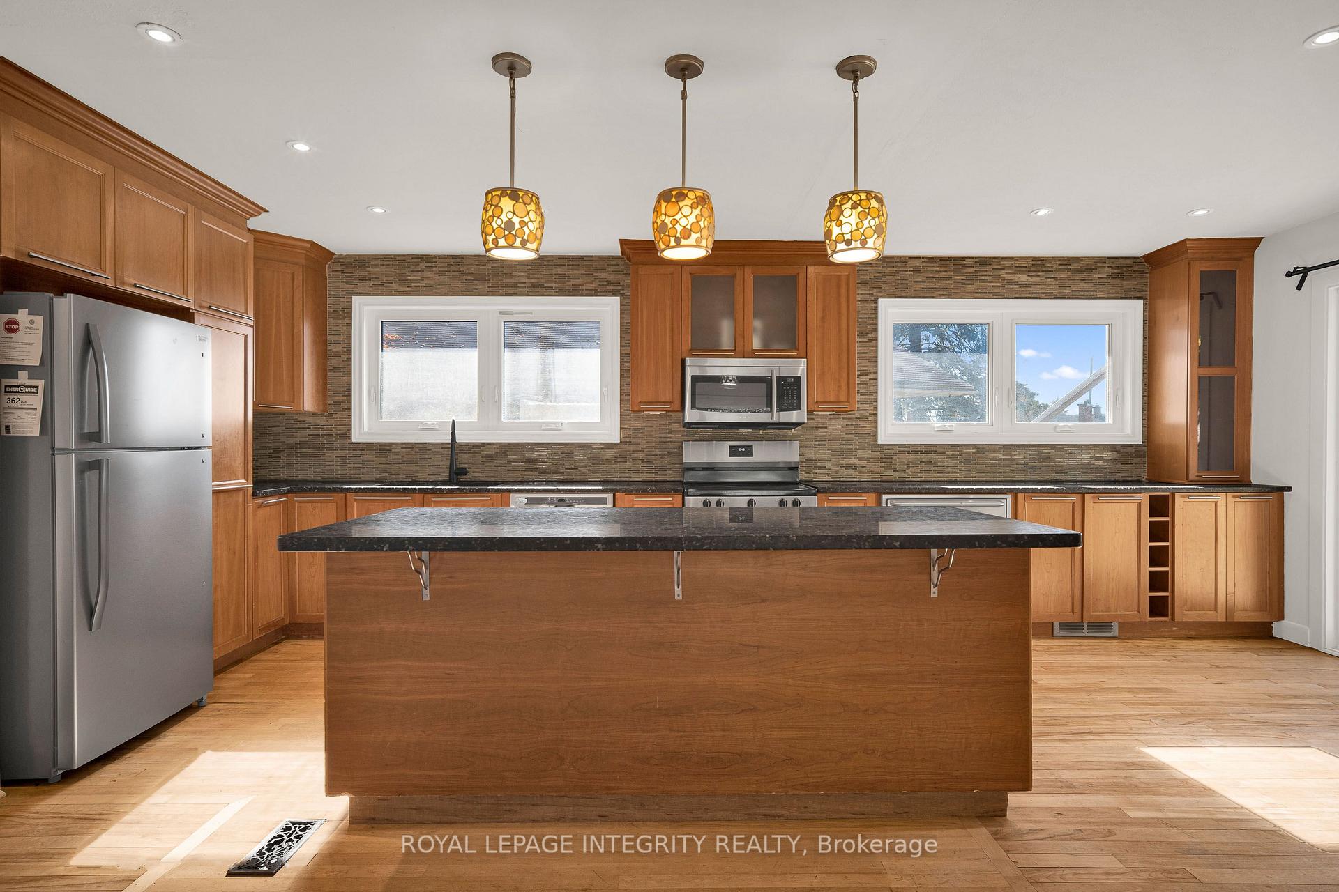 Photo 11 of 2408 Drury Lane, Ottawa, Parkway Park — HOMEH