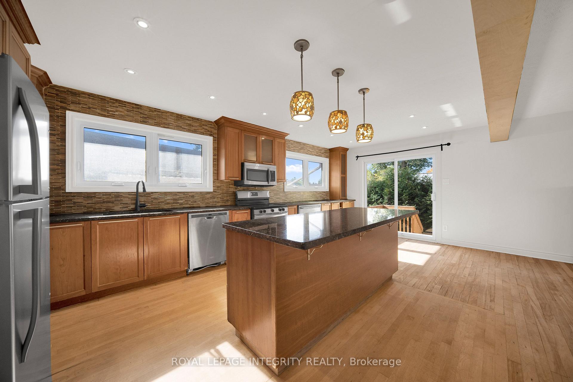 Photo 12 of 2408 Drury Lane, Ottawa, Parkway Park — HOMEH