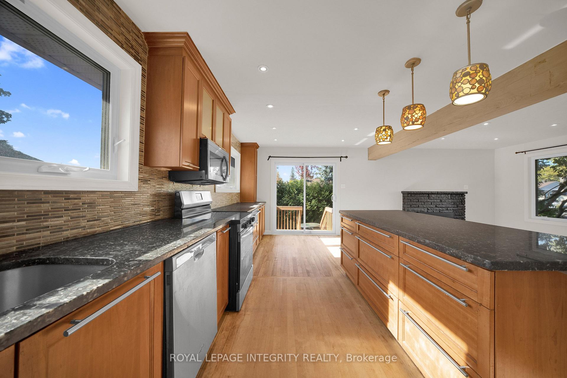 Photo 13 of 2408 Drury Lane, Ottawa, Parkway Park — HOMEH